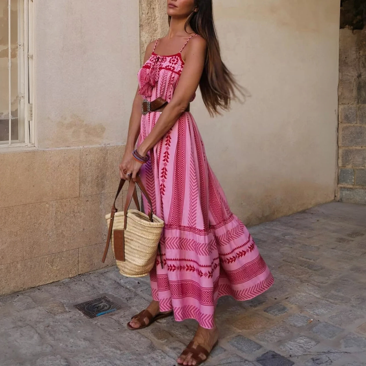 Fließendes Kleid mit Stickerei-Details