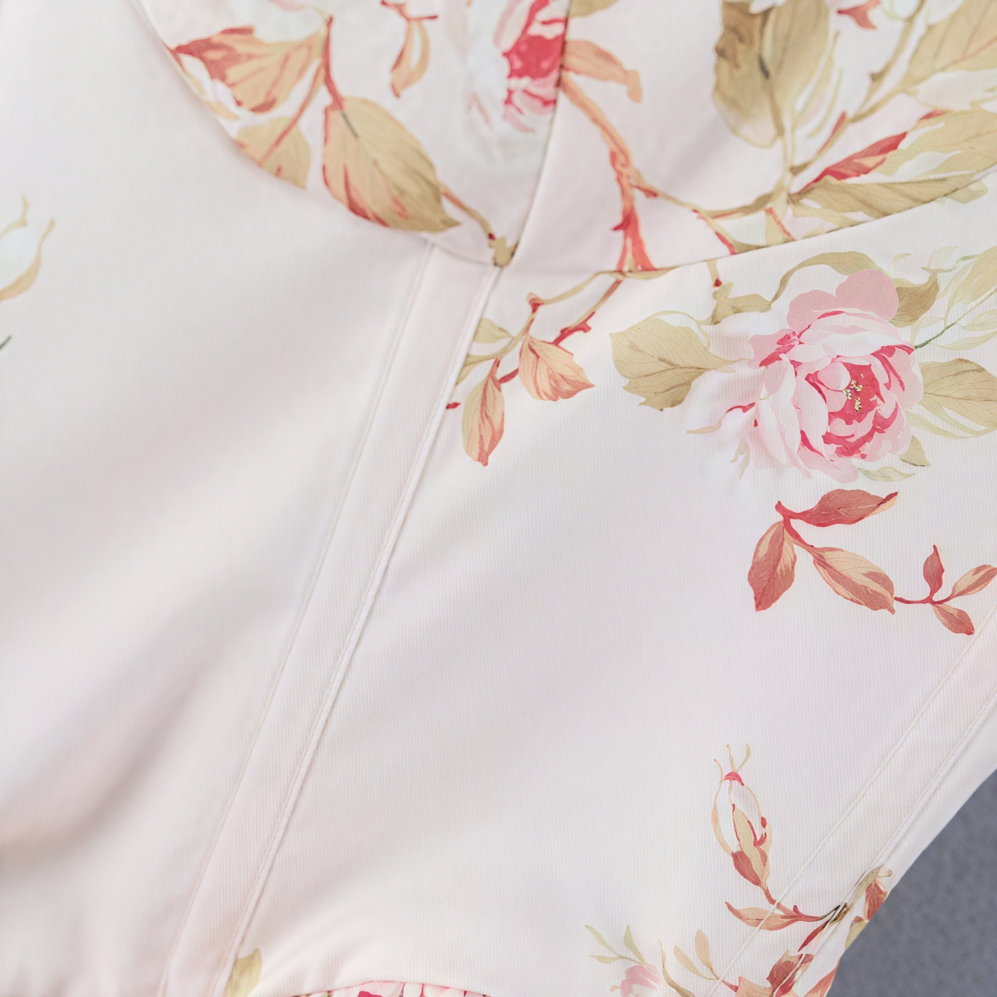 Romantisches Top mit floralem Muster