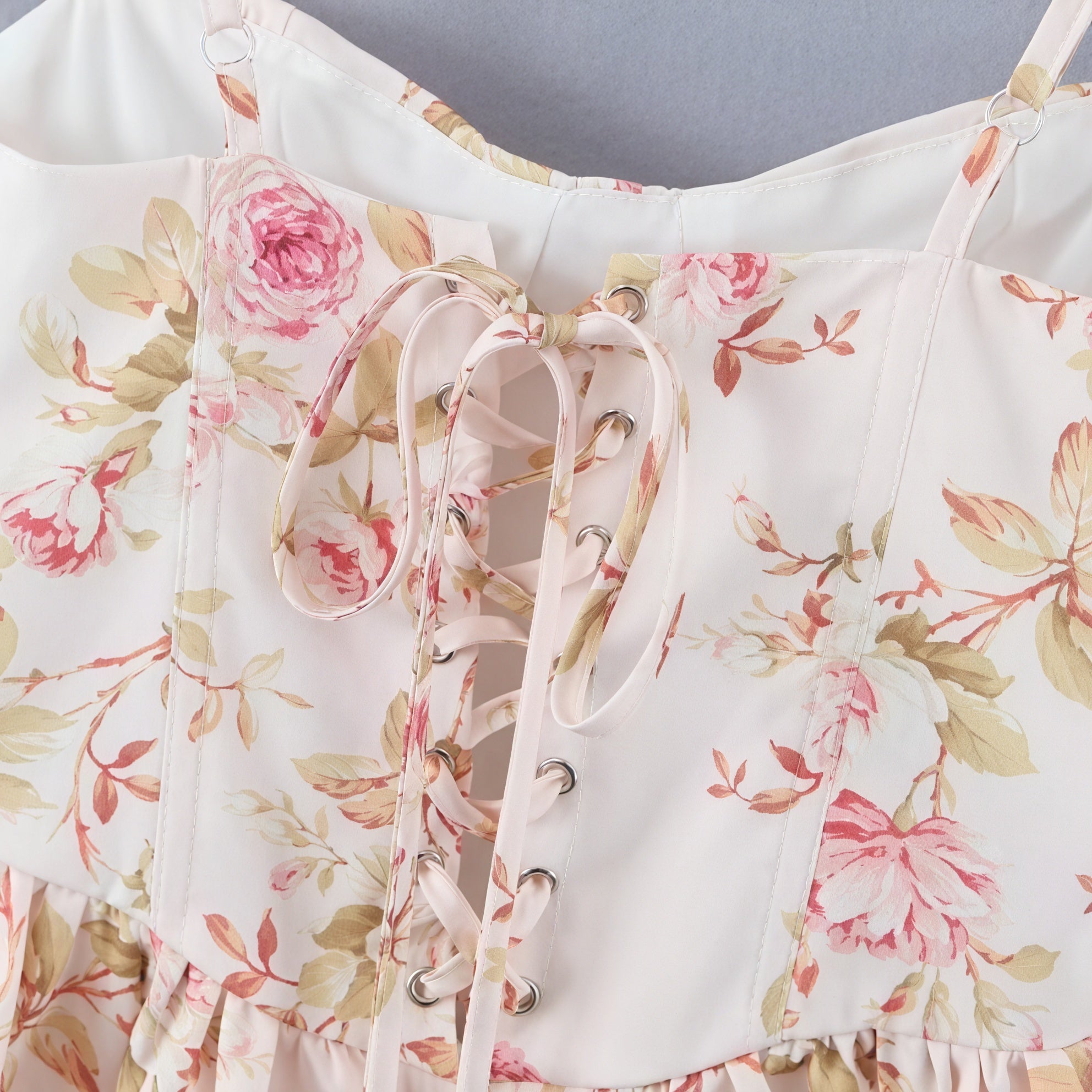 Romantisches Top mit floralem Muster