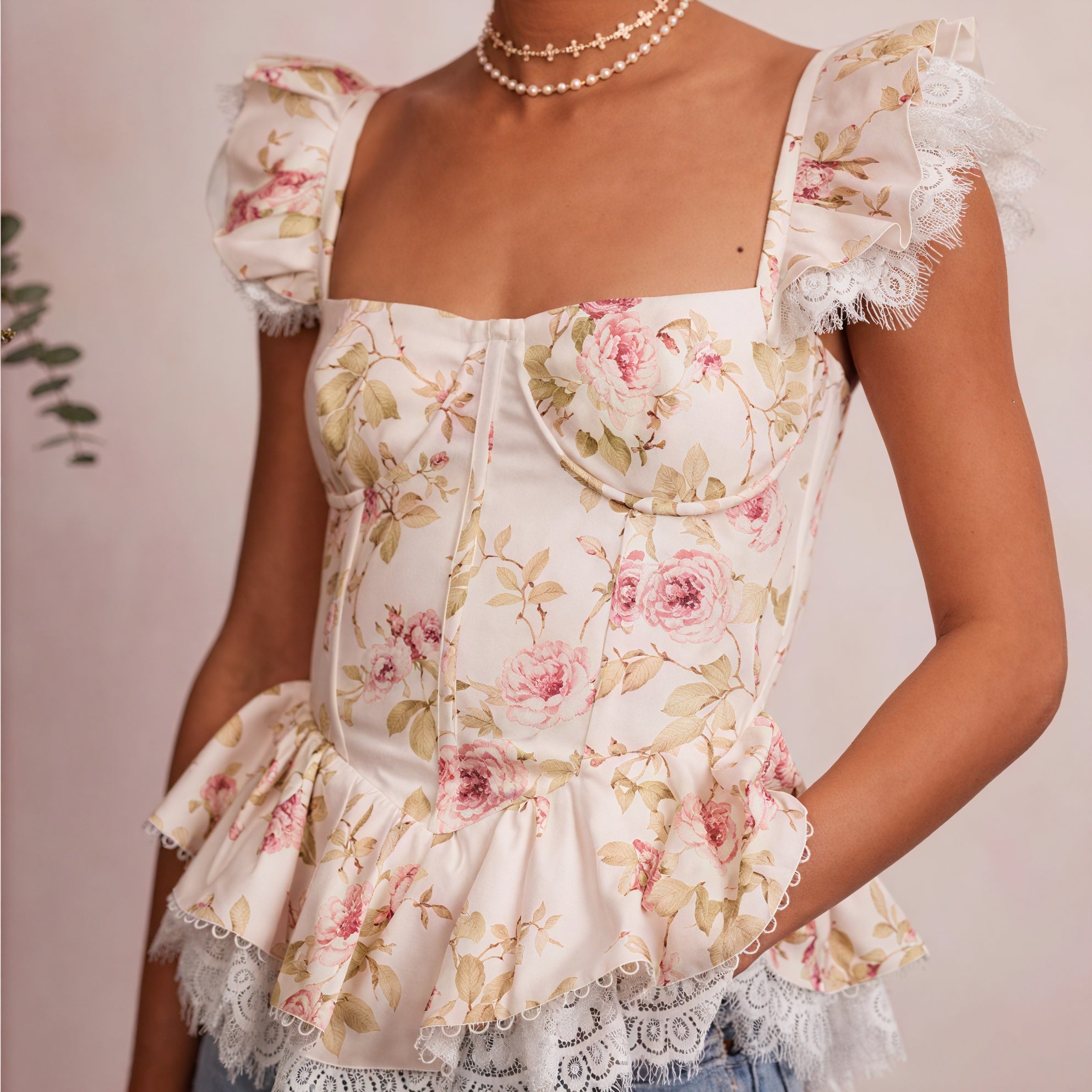 Romantisches Top mit floralem Muster