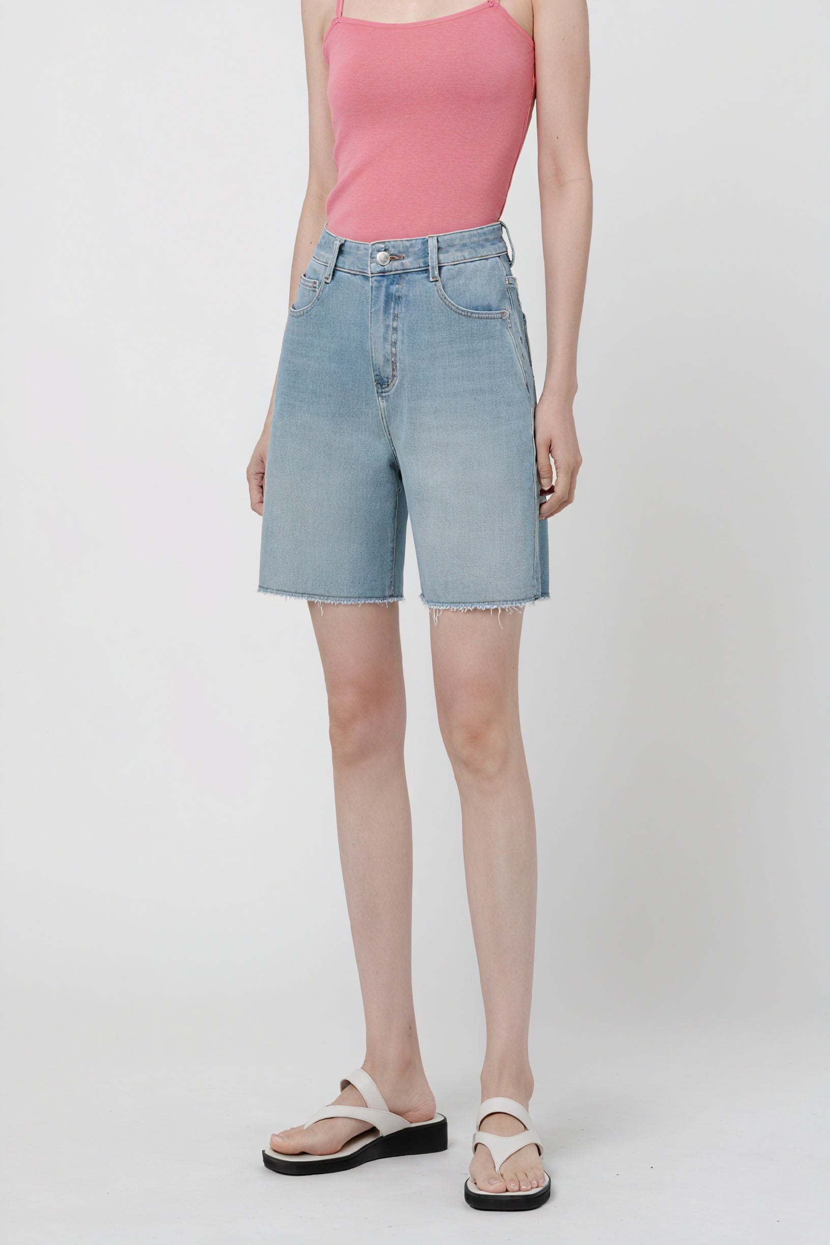 Denim Shorts mit Raw-Saum