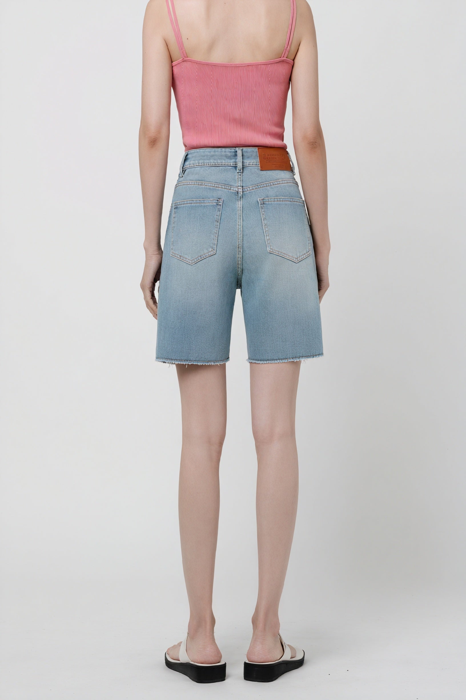 Denim Shorts mit Raw-Saum