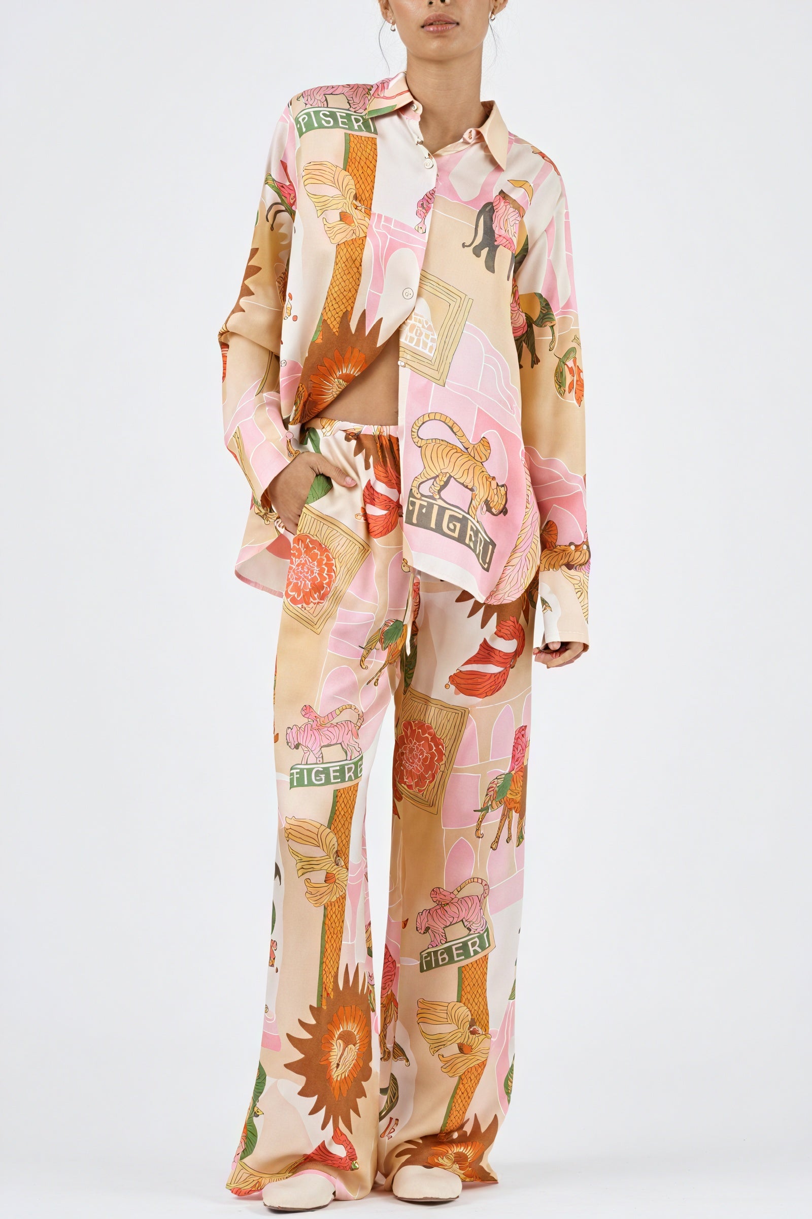 Verspieltes Schlafensemble mit Print