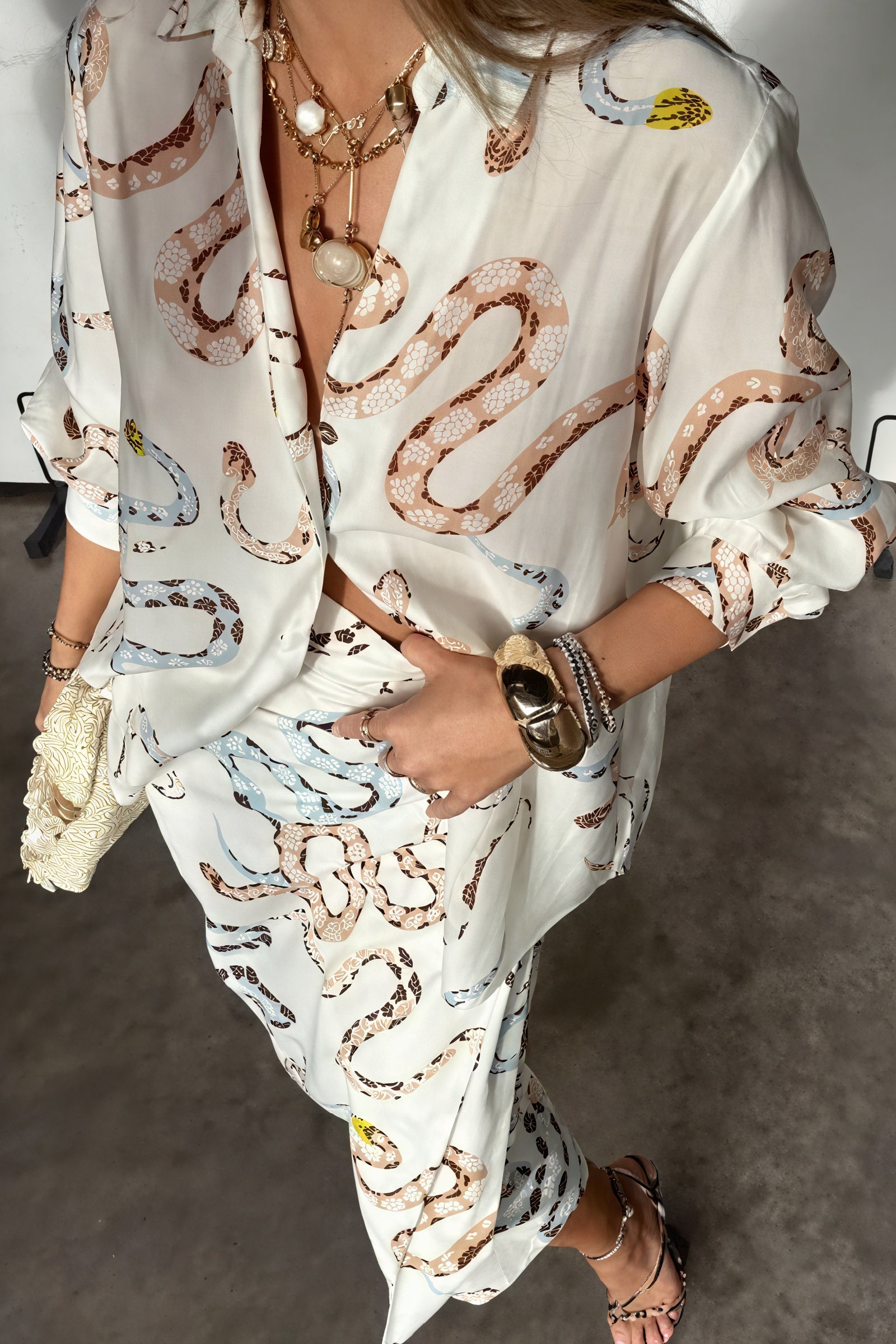 Schlangenmuster Ensemble mit Wickelrock