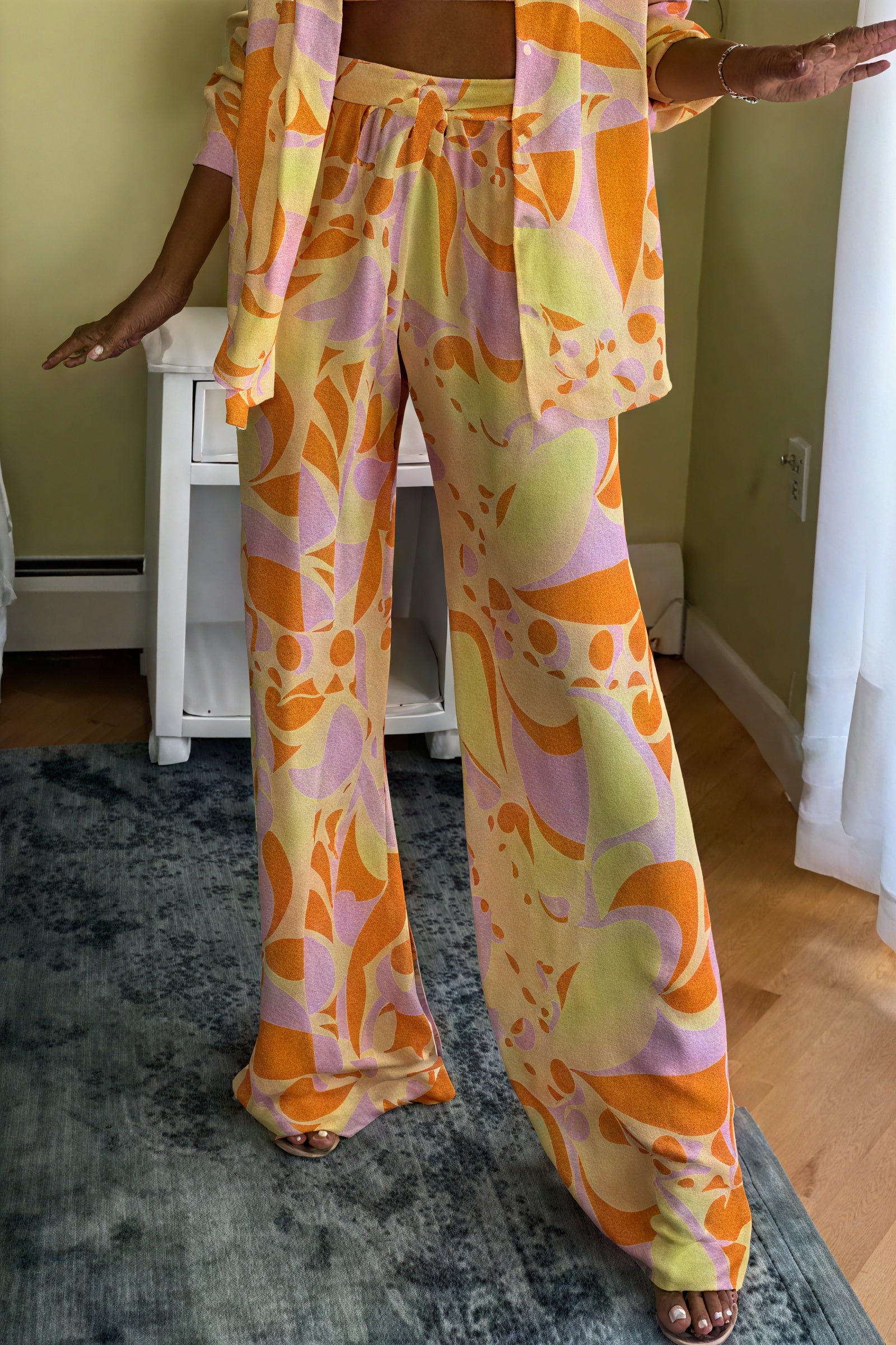 Geometrisches Ensemble mit fließendem Schnitt