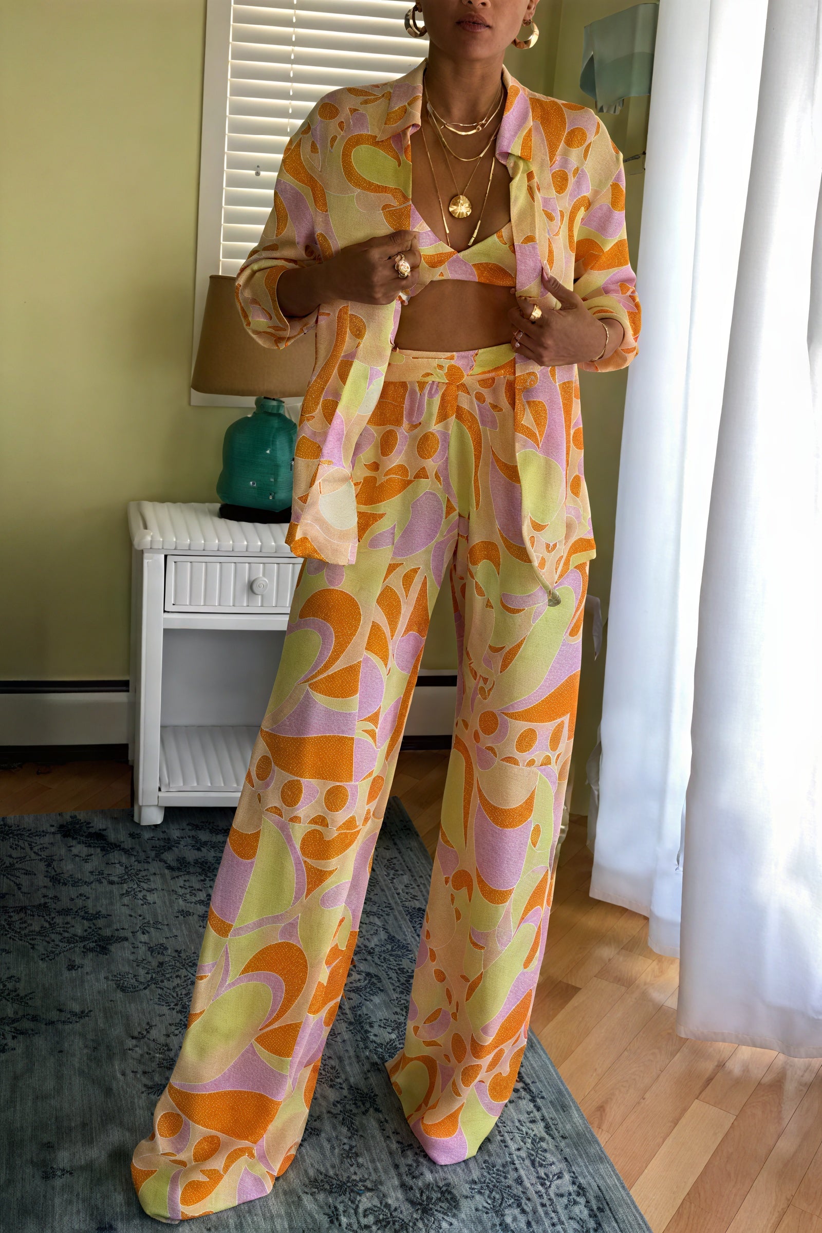 Geometrisches Ensemble mit fließendem Schnitt