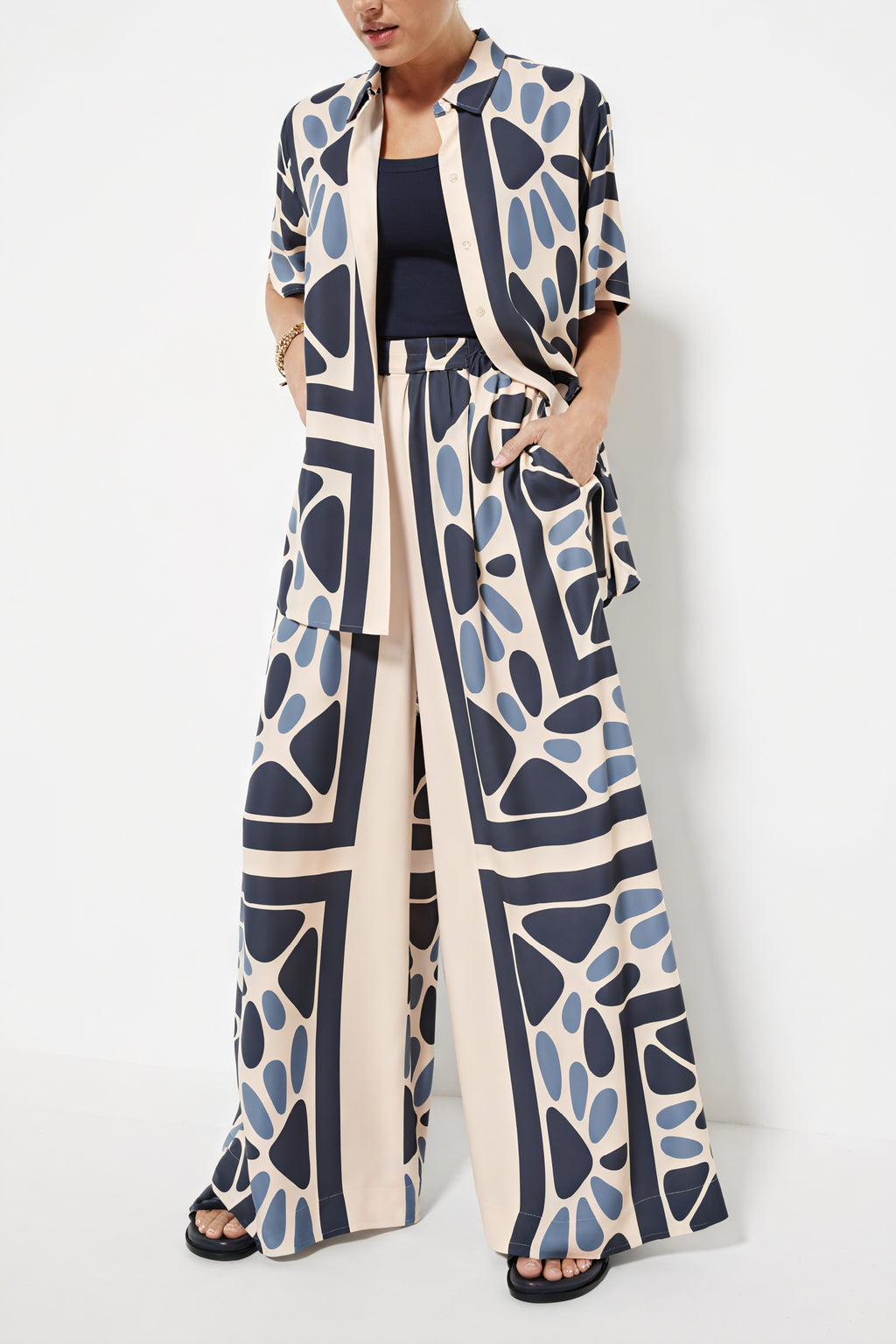 Abstraktes Kurzarm-Hemd mit Knopfleiste