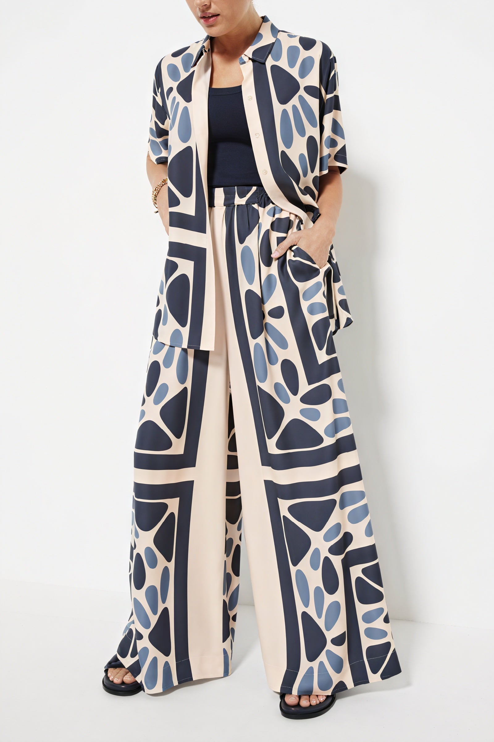 Abstraktes Kurzarm-Hemd mit Knopfleiste