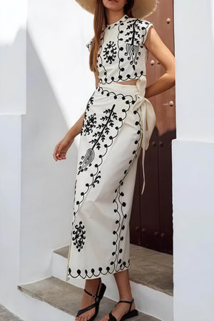 Sommerliches Ensemble: Crop Top & Midi-Rock
