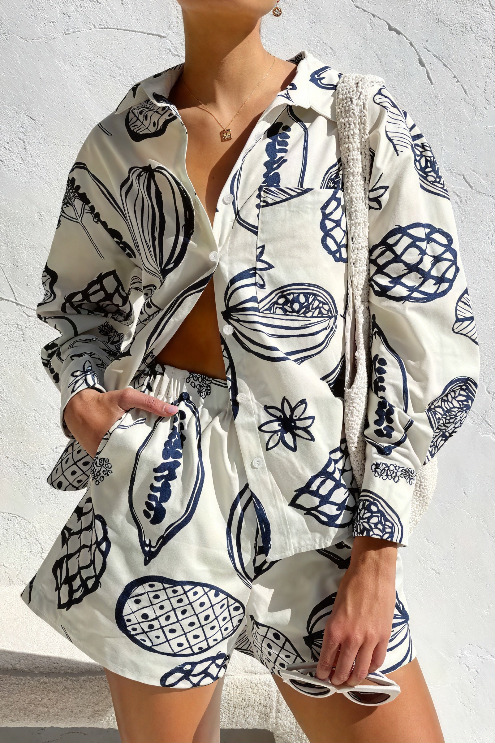 Gemusterter Schlafanzug mit Knopfleiste