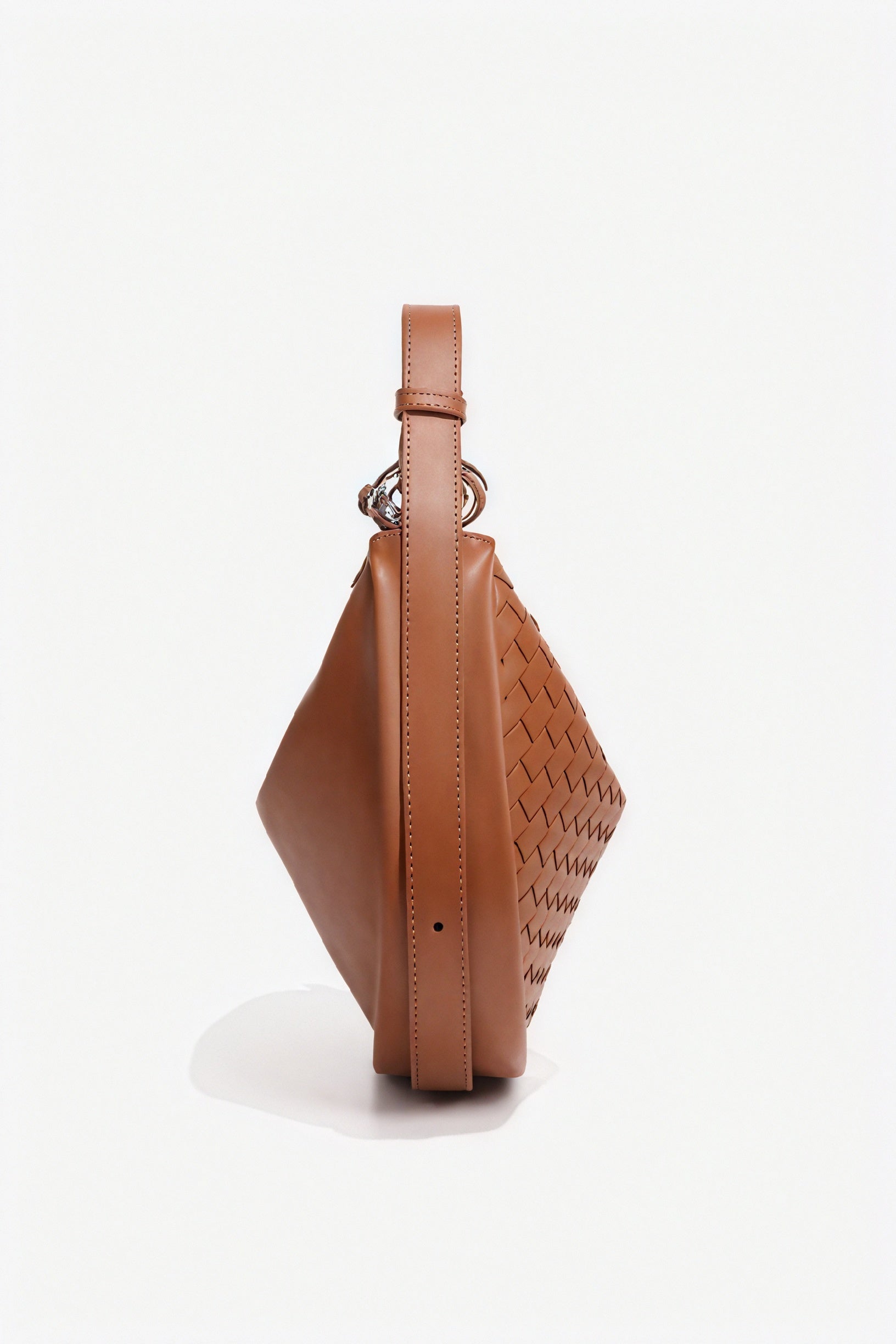 Elegante gewebte Halbmondtasche