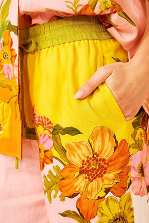 Floral Vibes: Lässiger Anzug für den Sommer