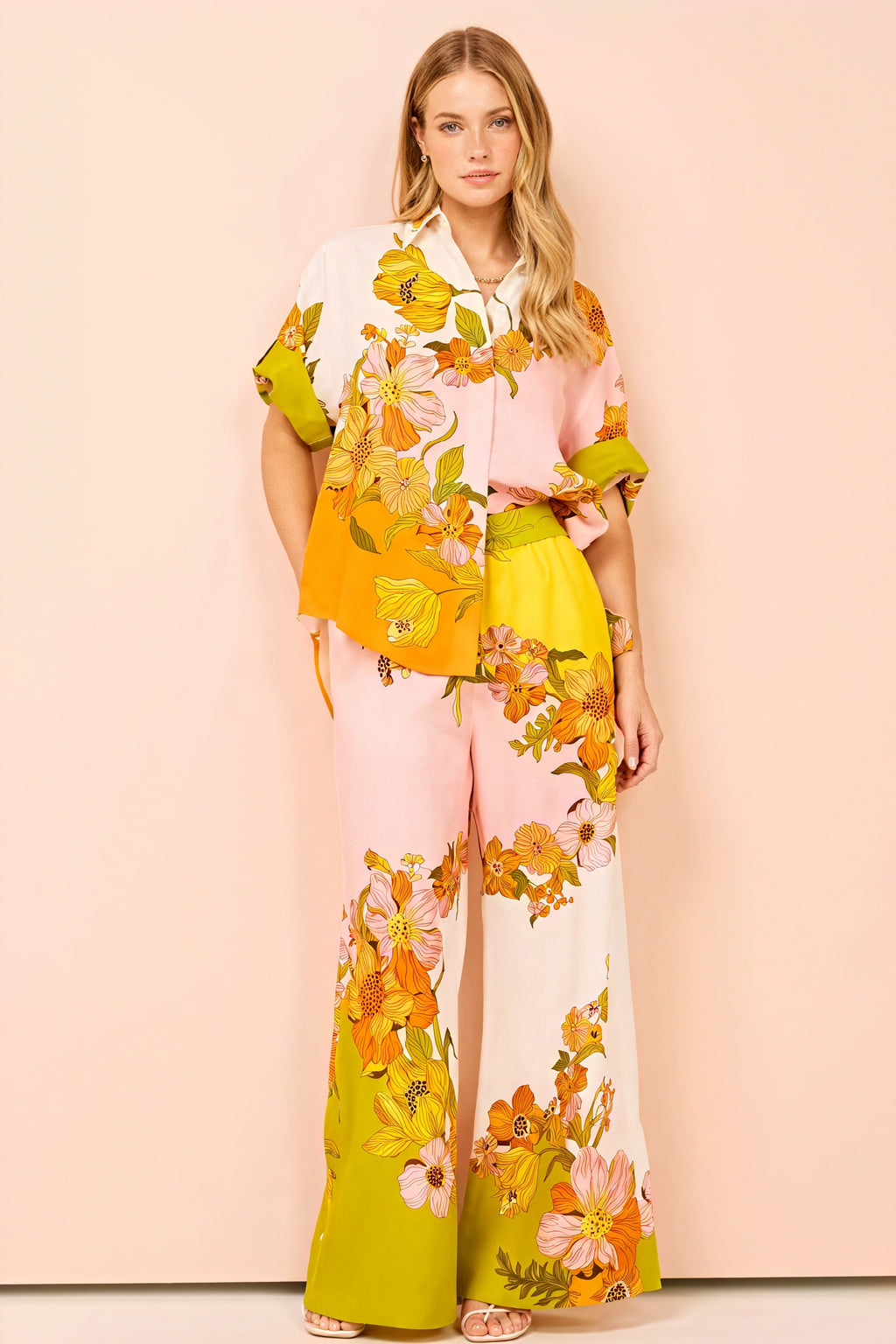 Floral Vibes: Lässiger Anzug für den Sommer