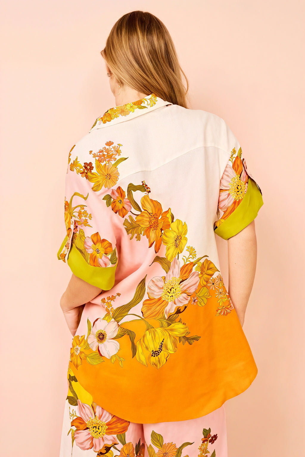 Floral Vibes: Lässiger Anzug für den Sommer