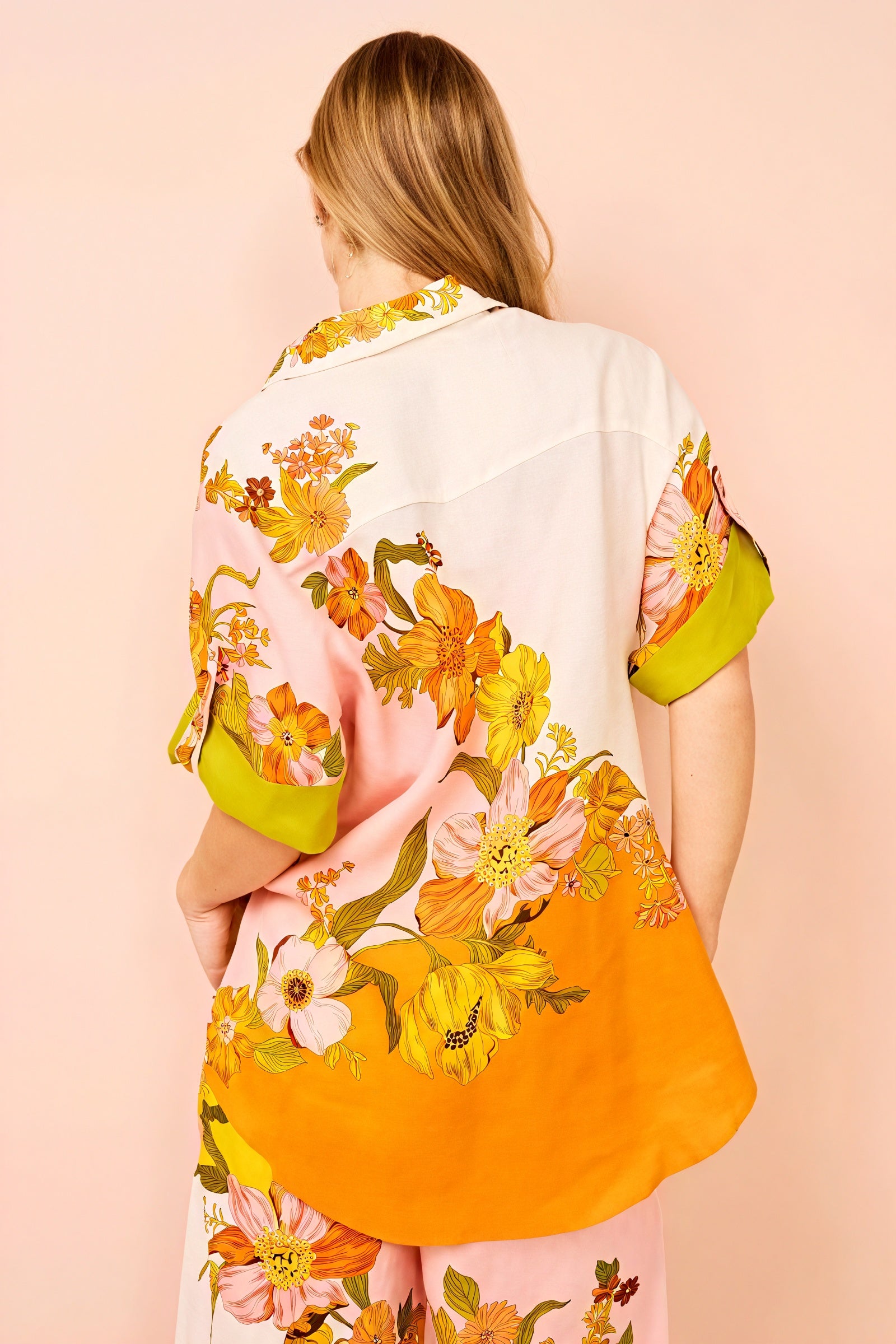 Floral Vibes: Lässiger Anzug für den Sommer