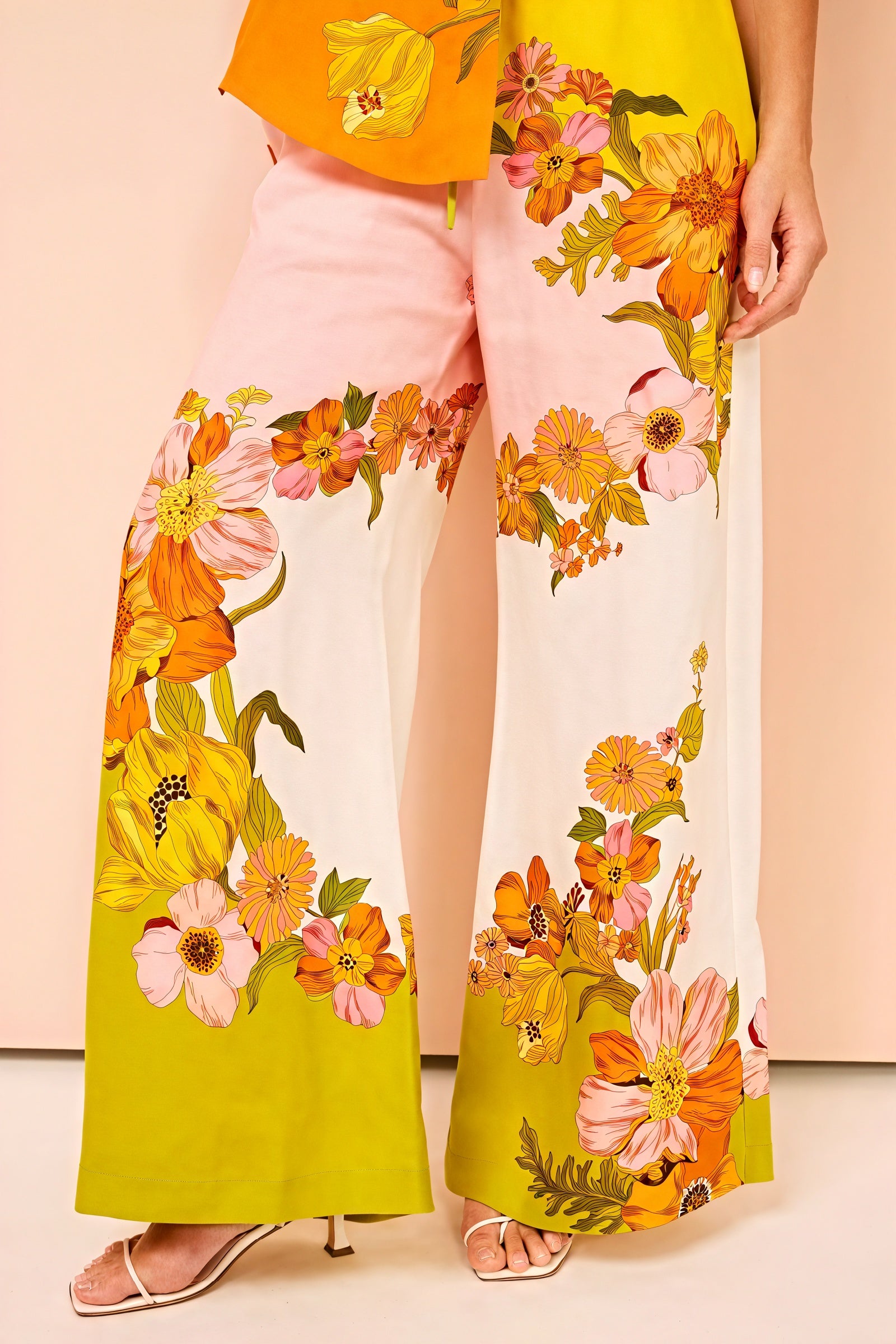 Floral Vibes: Lässiger Anzug für den Sommer