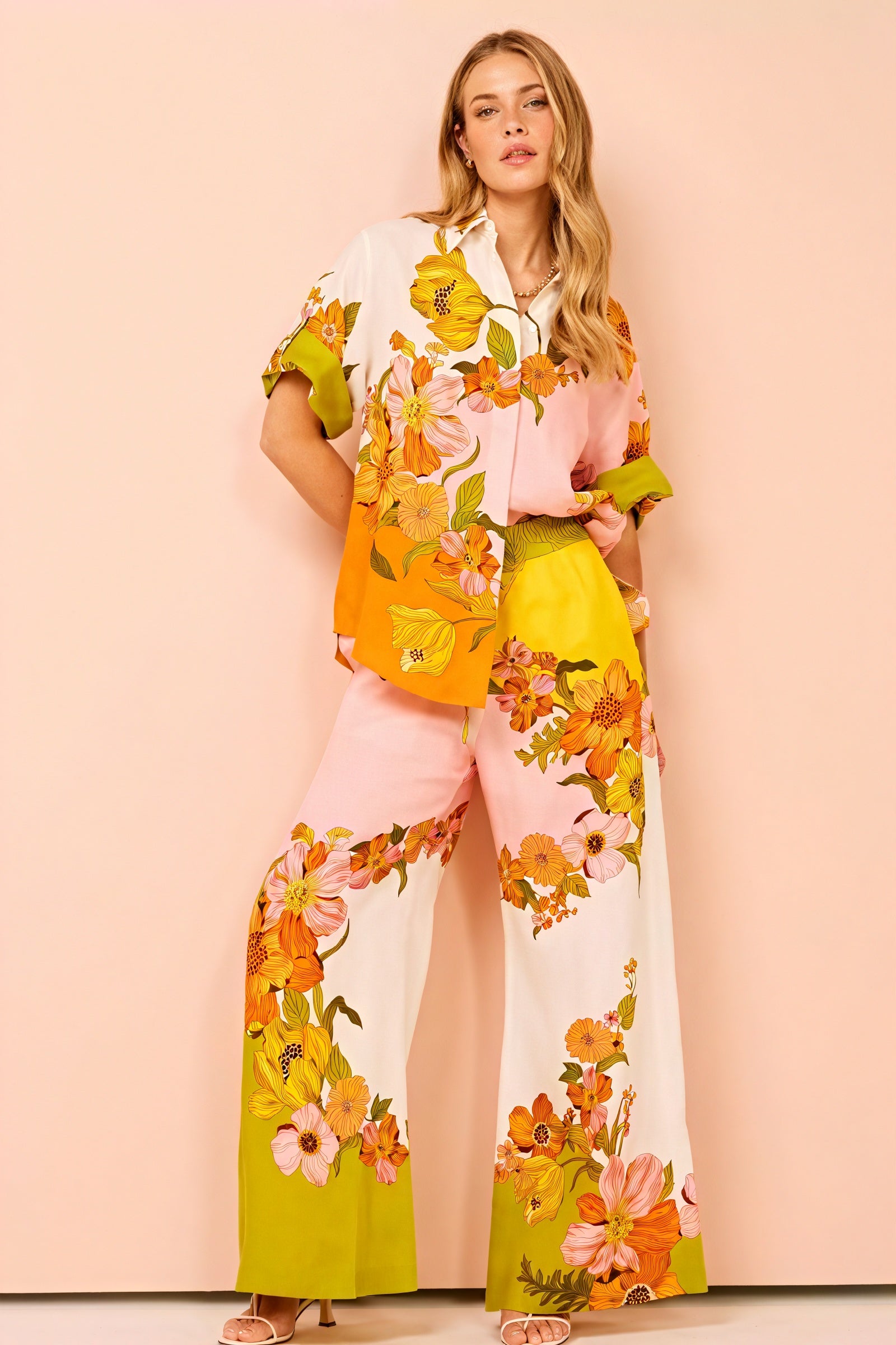 Floral Vibes: Lässiger Anzug für den Sommer