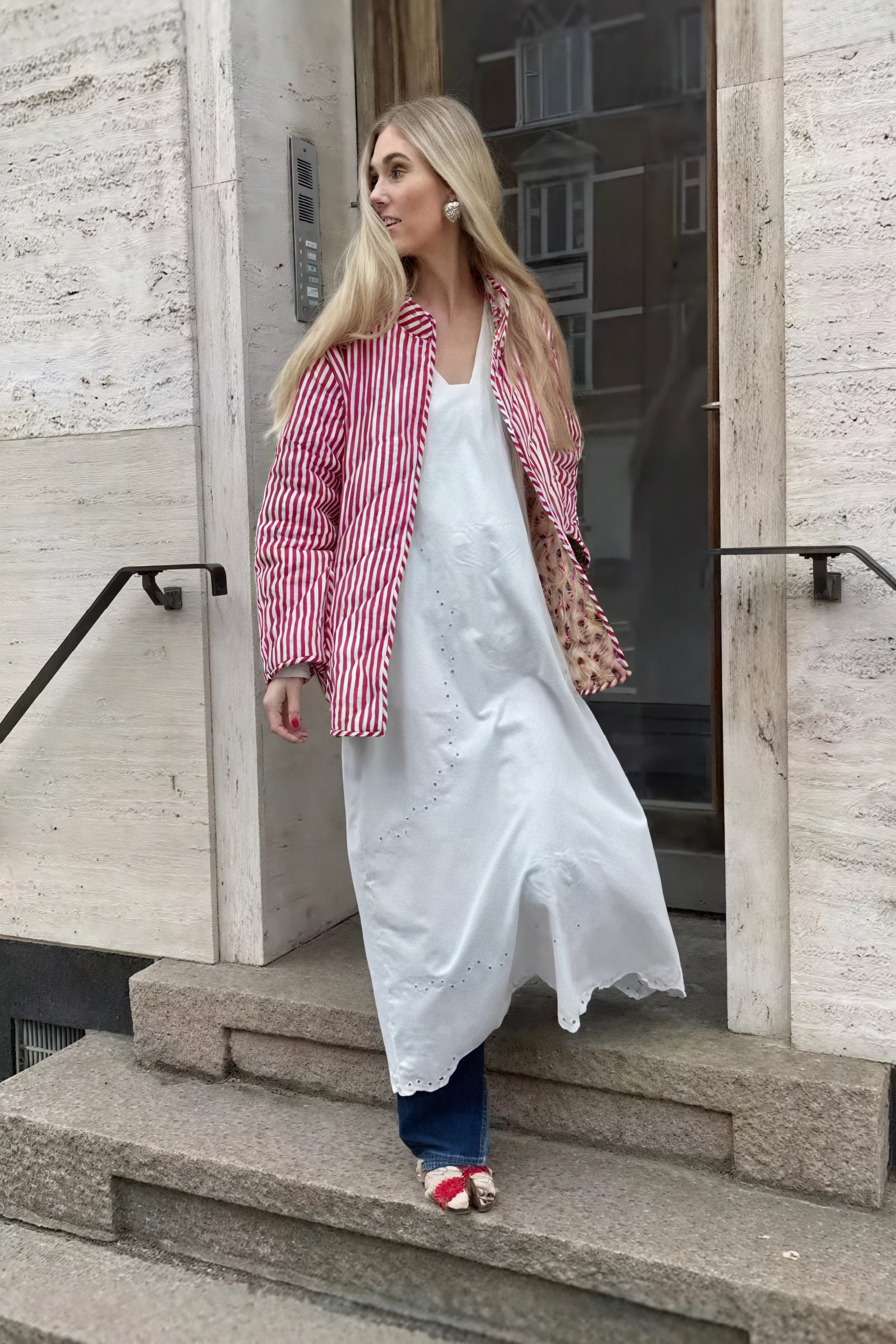 Gesteppte Jacke mit Blumenmuster und Bindegürtel