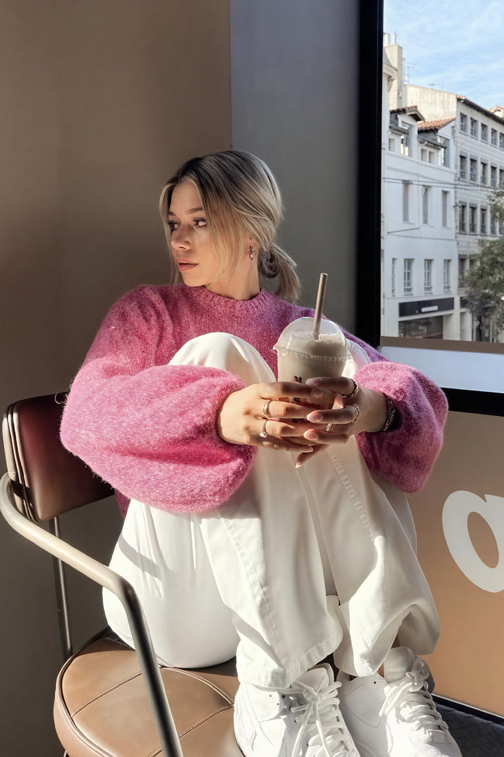 Texturierter Pullover mit Glockenärmeln