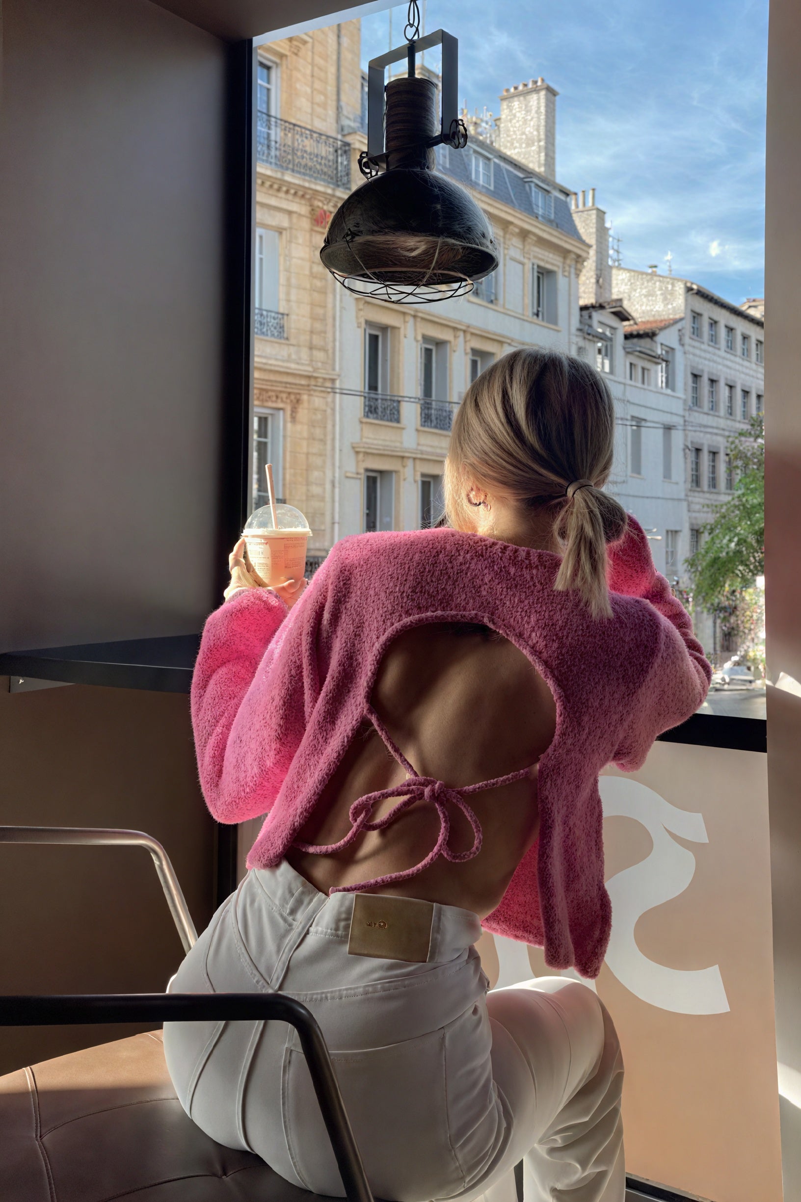 Texturierter Pullover mit Glockenärmeln