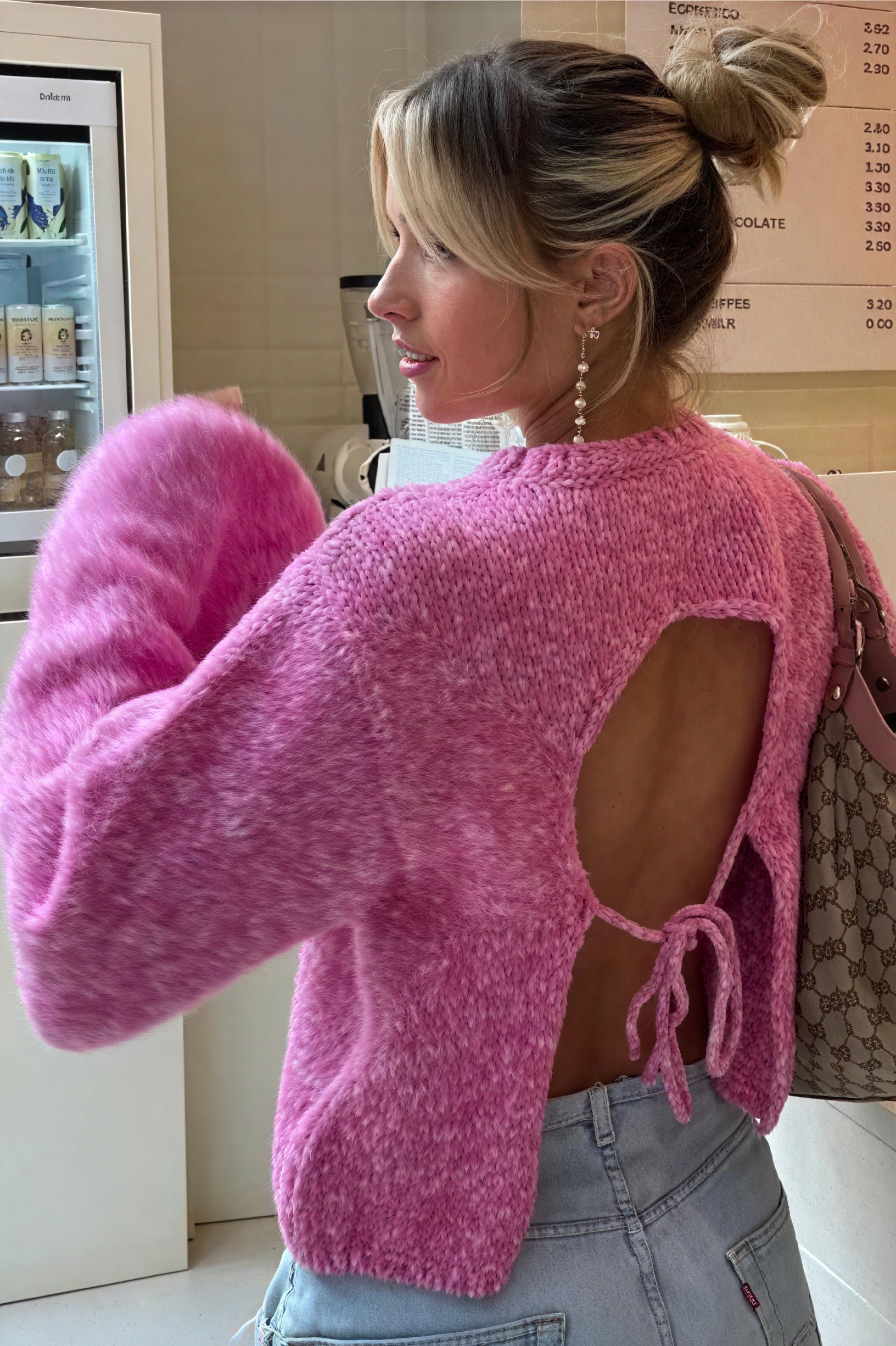 Texturierter Pullover mit Glockenärmeln