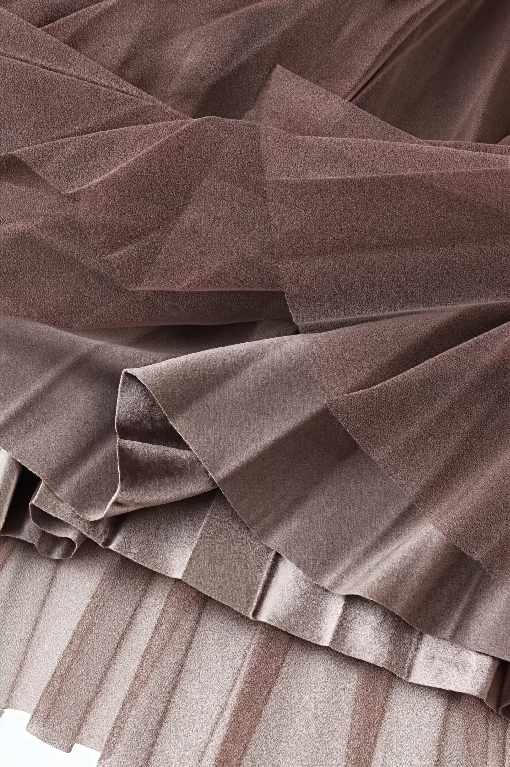 Plissee-Midirock mit Tüll-Detail