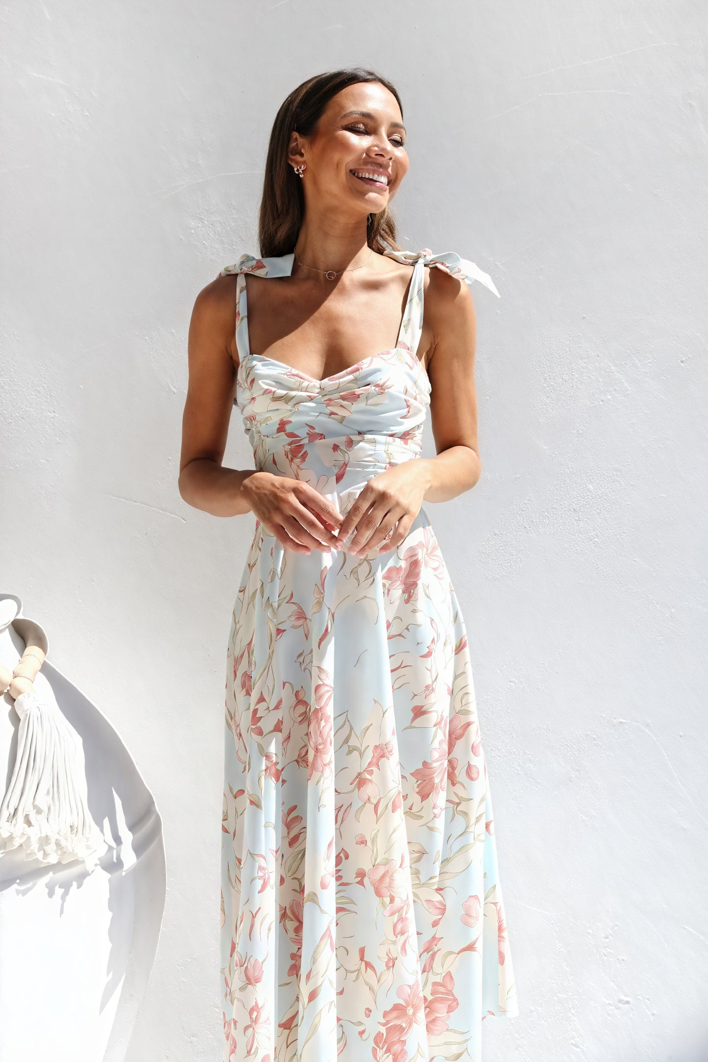 Geblümtes Midi-Kleid mit Bindedetail