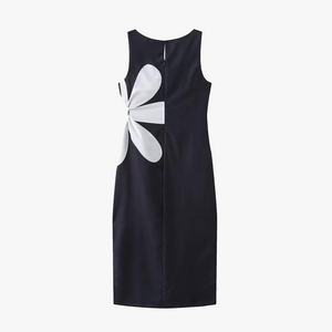 Figurbetontes Kleid mit floralem Design