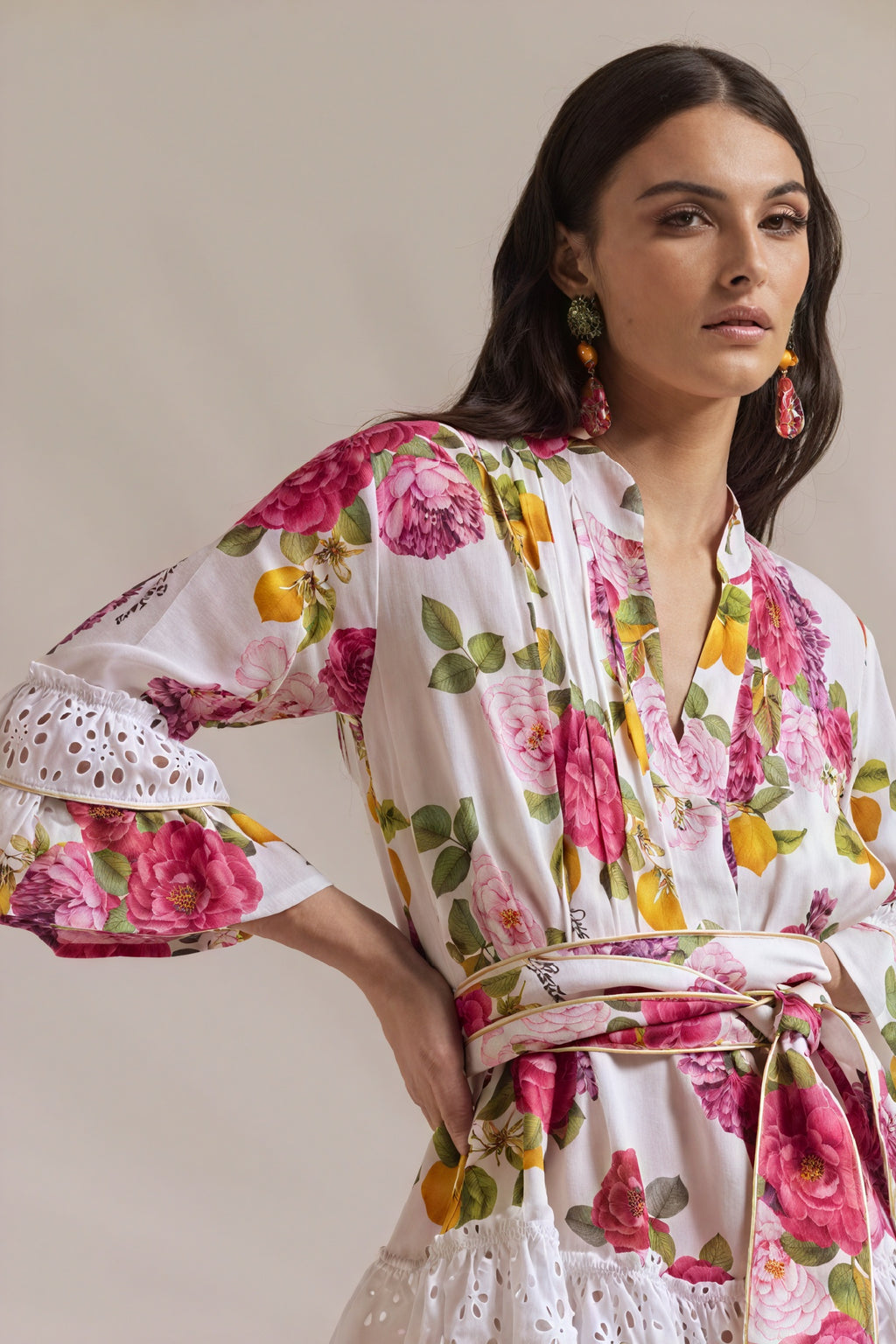 Blumenkleid mit Wickeldesign & Rüschen