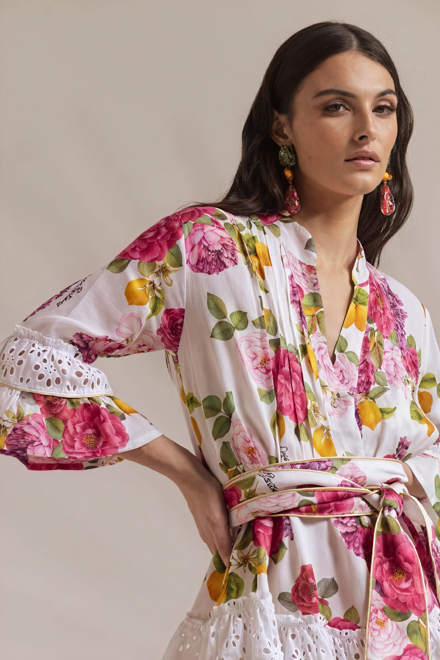 Blumenkleid mit Wickeldesign & Rüschen