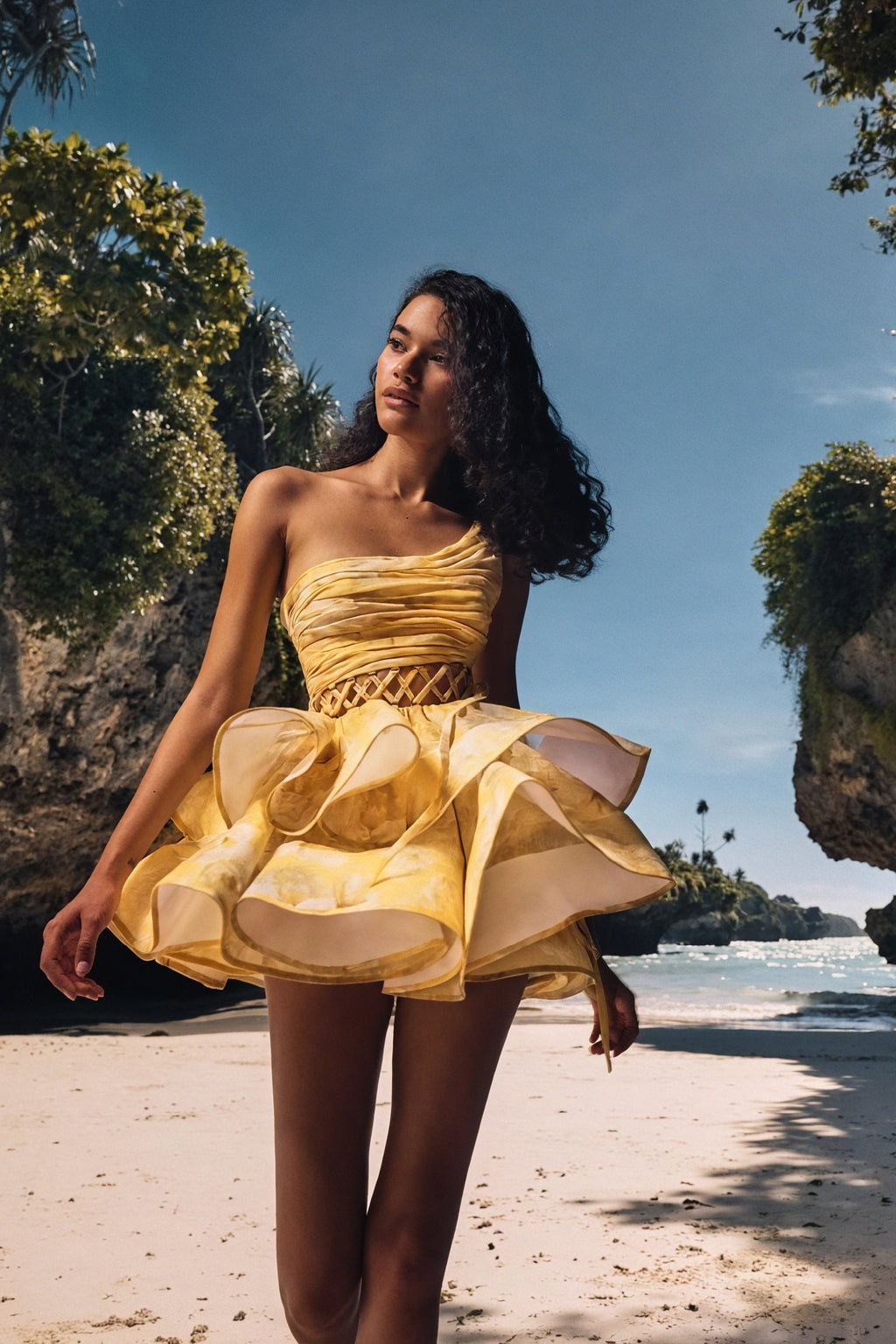 Verspieltes Minikleid mit floralem Muster