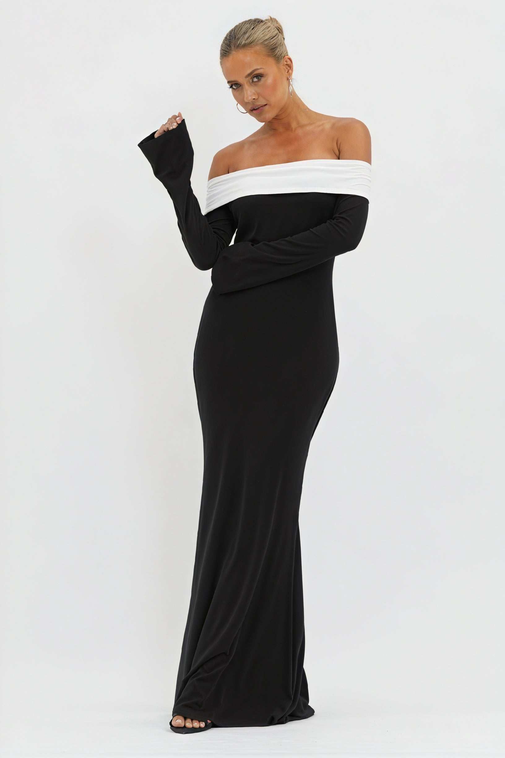 Elegantes Abendkleid mit Farbblock-Design