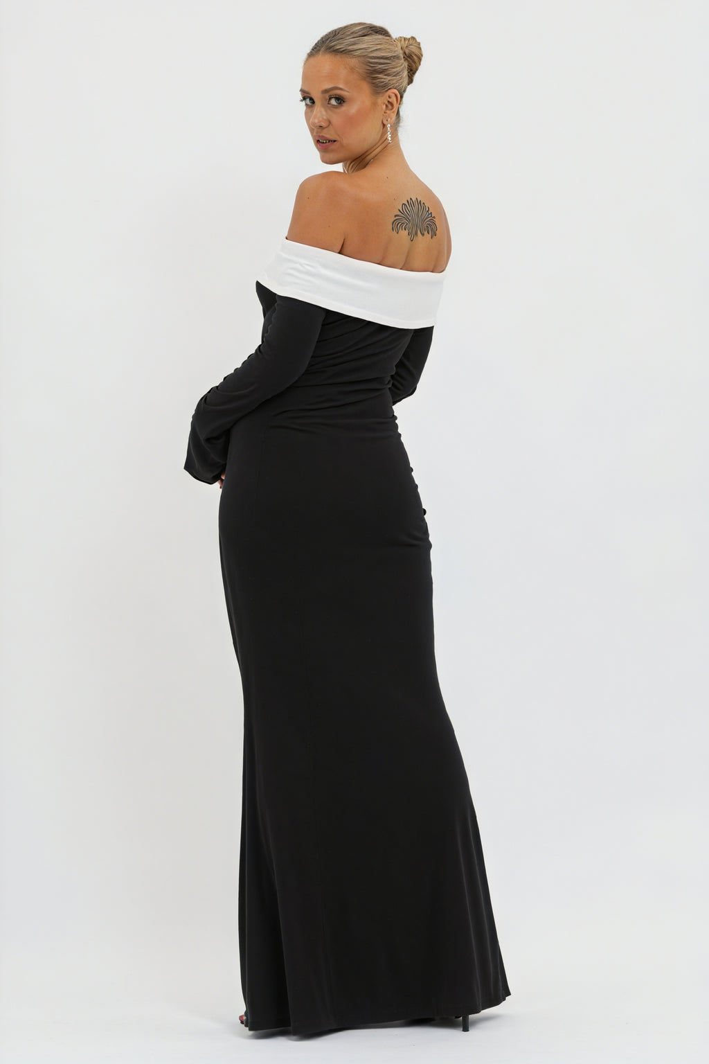 Elegantes Abendkleid mit Farbblock-Design