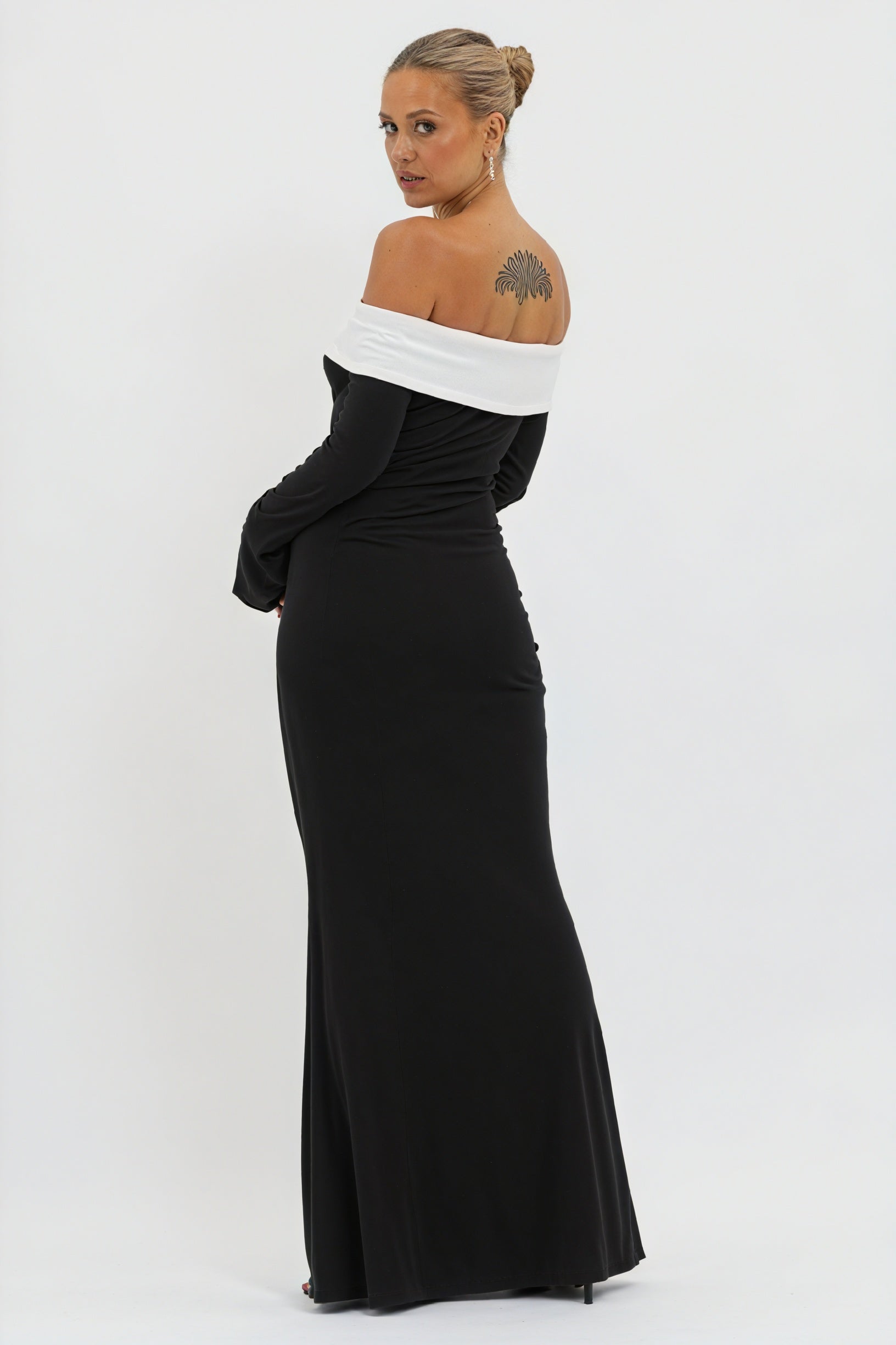 Elegantes Abendkleid mit Farbblock-Design