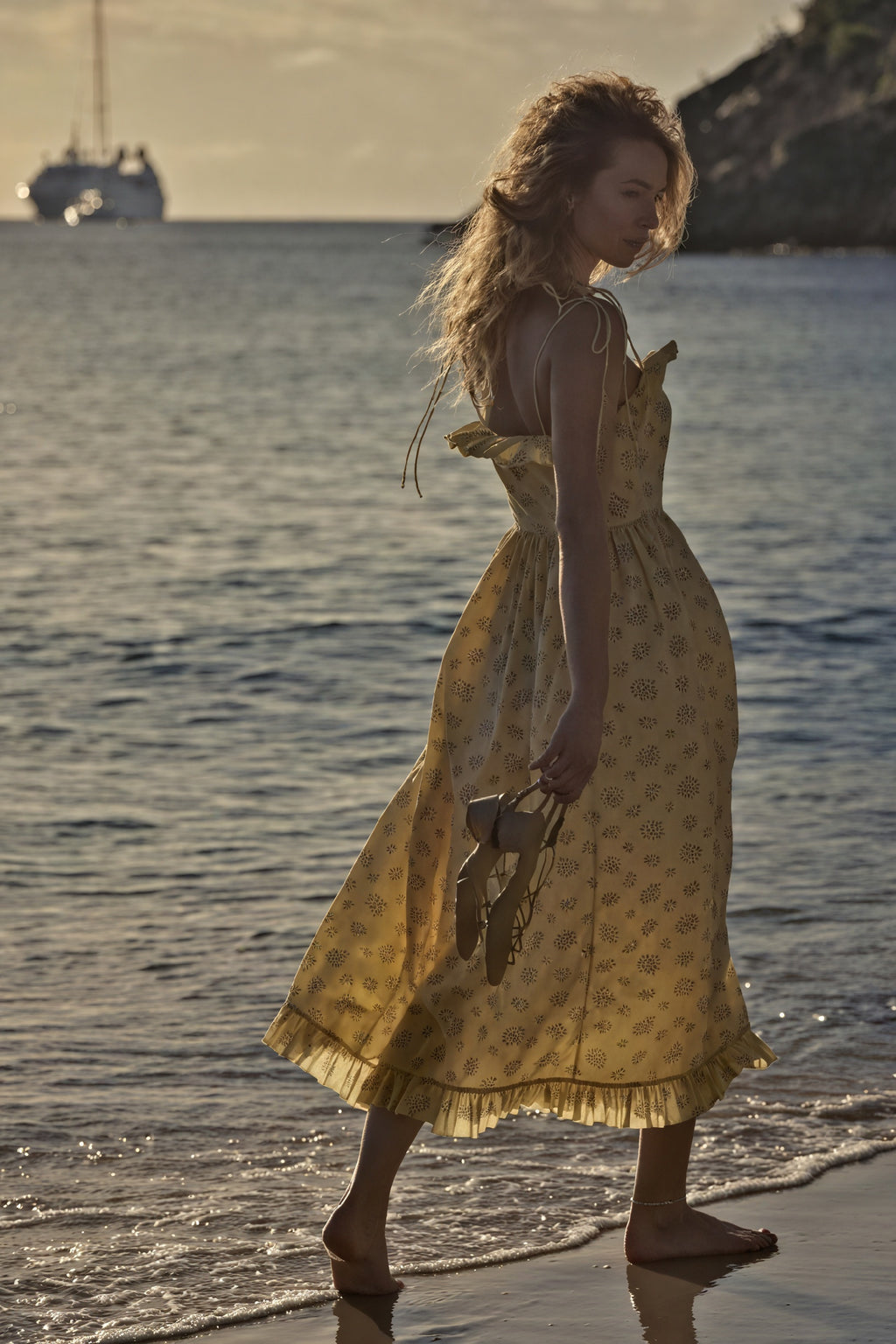 Geblümtes Midikleid mit Rüschenbesatz