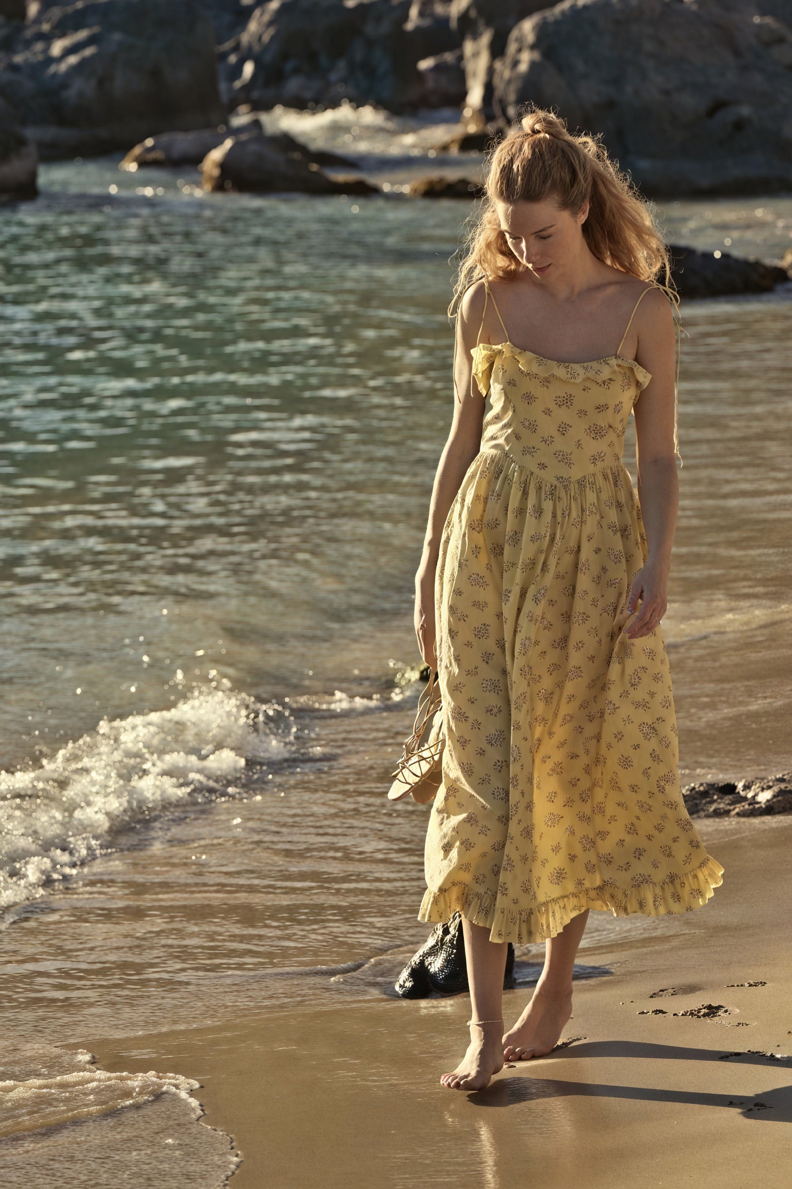 Geblümtes Midikleid mit Rüschenbesatz