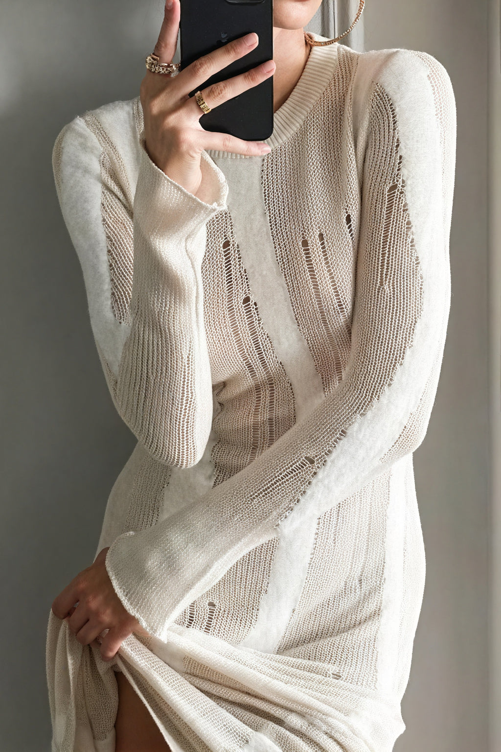 Minimalistisches Strickkleid mit Perforierung