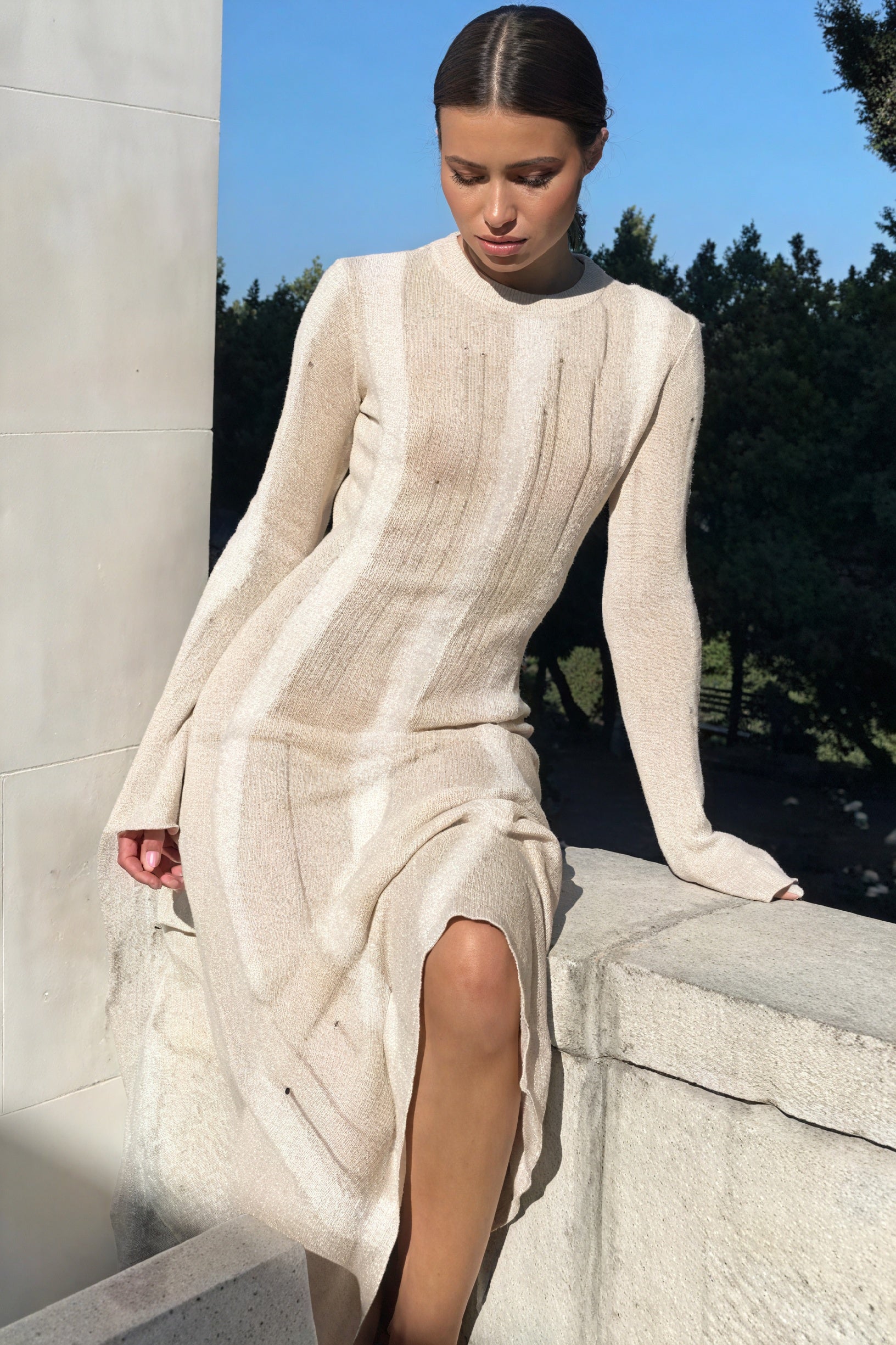 Minimalistisches Strickkleid mit Perforierung