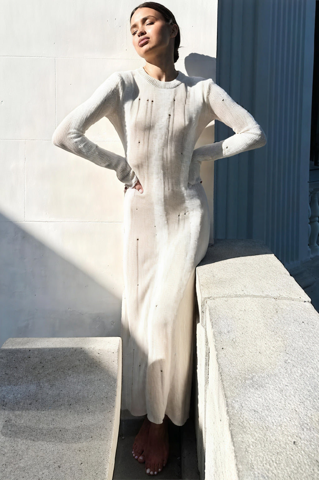 Minimalistisches Strickkleid mit Perforierung