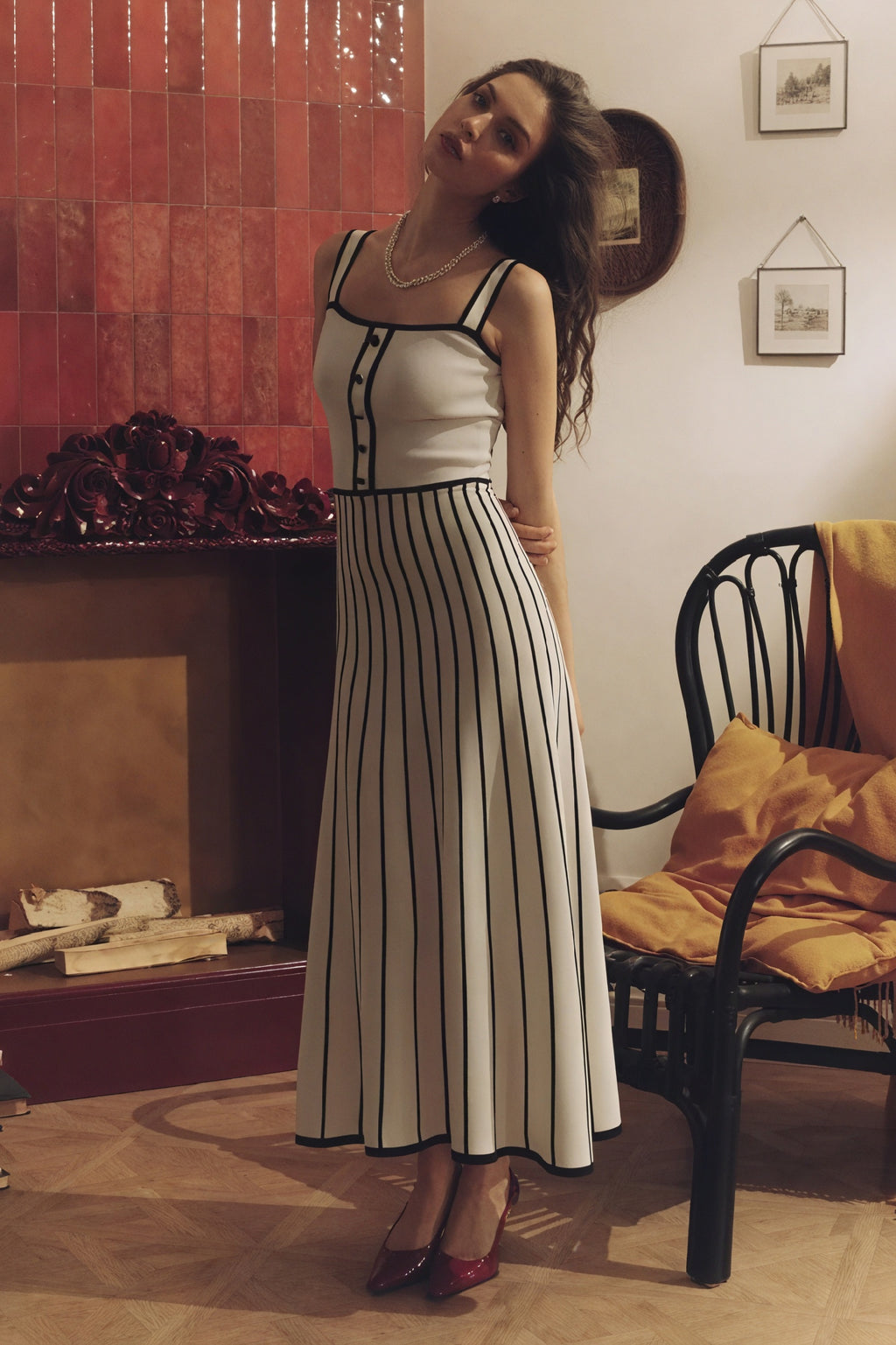 Gestreiftes Midikleid mit Knopfleiste