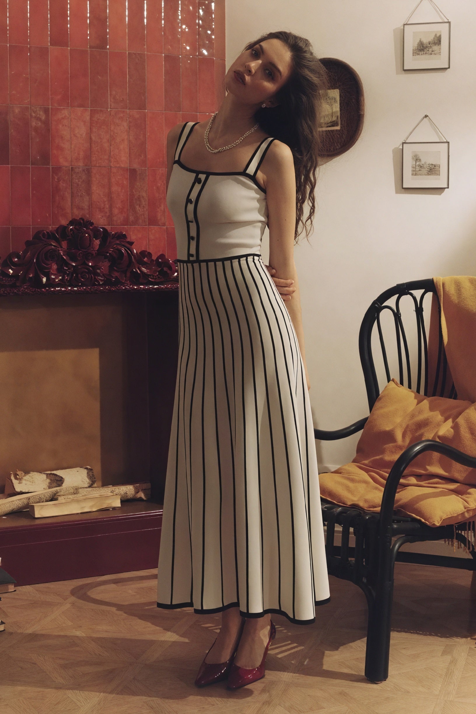 Gestreiftes Midikleid mit Knopfleiste