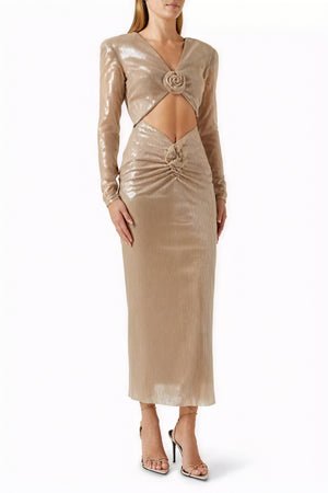 Glanzvolles Abendkleid mit floralen Details