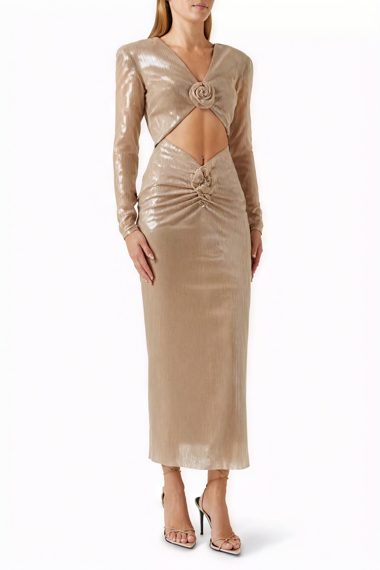 Glanzvolles Abendkleid mit floralen Details