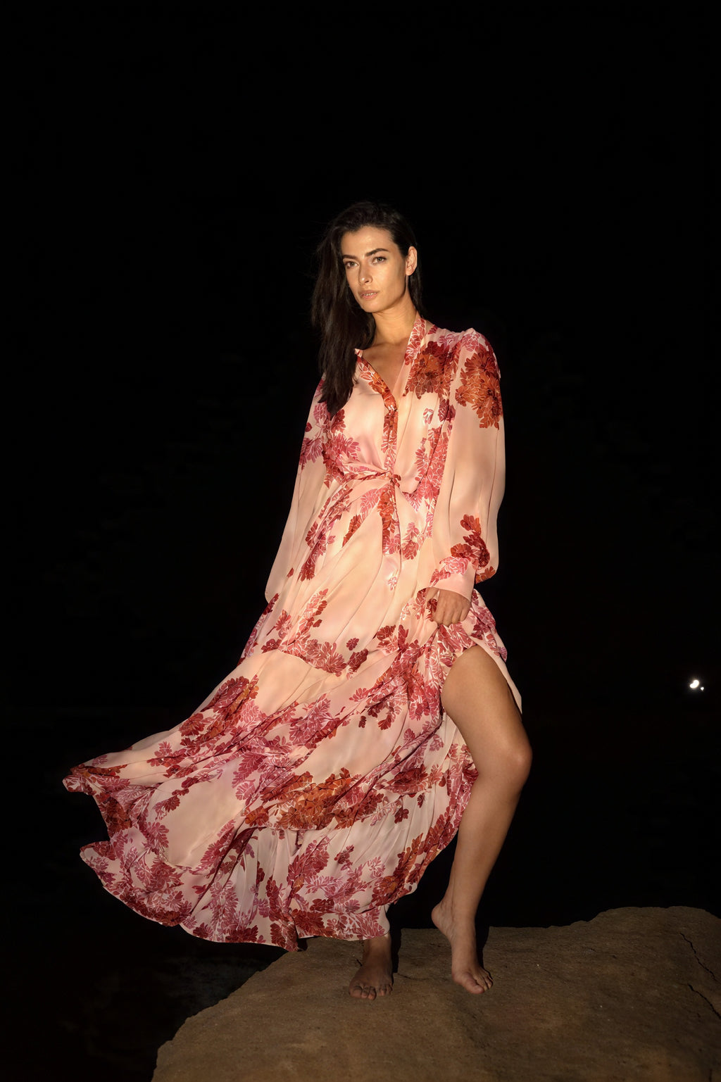 Geblümtes Kleid mit Stufenrock