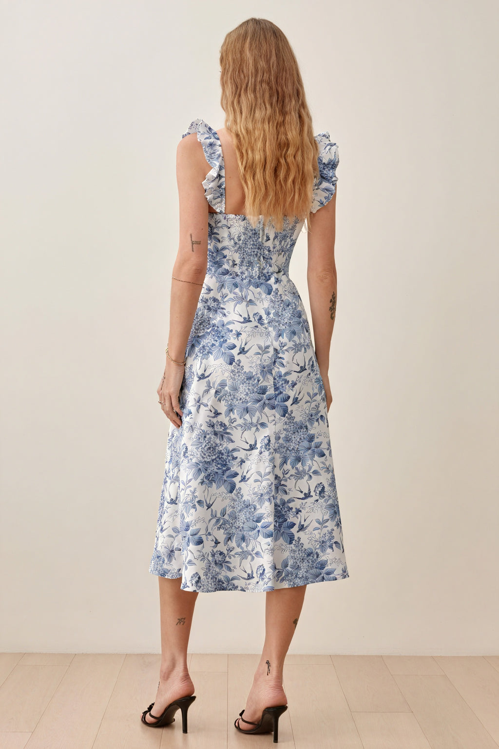 Sommerliches Midi-Kleid mit floralem Print