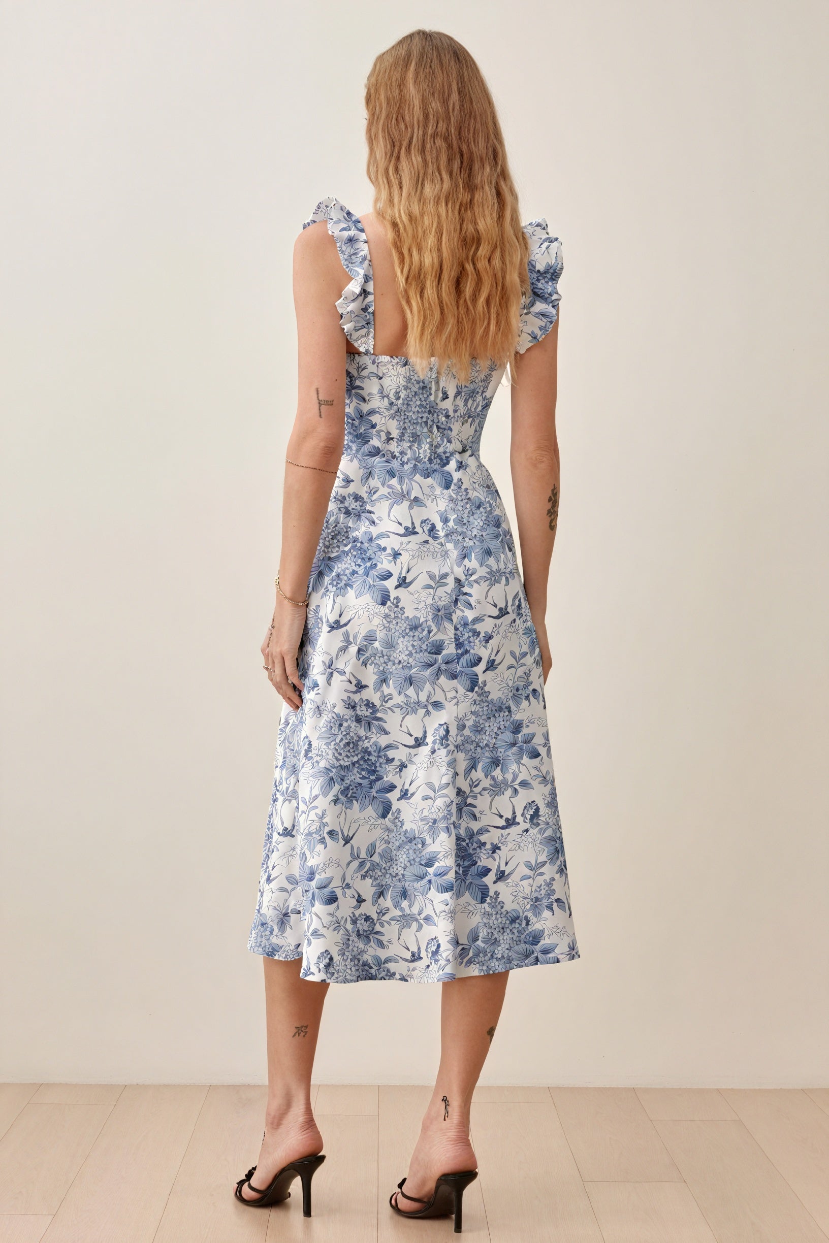 Sommerliches Midi-Kleid mit floralem Print