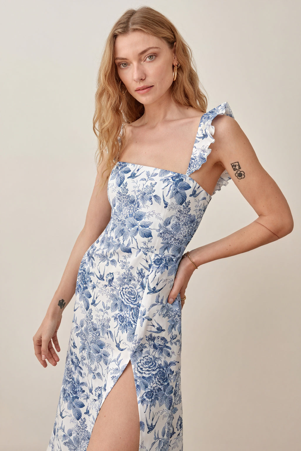 Sommerliches Midi-Kleid mit floralem Print