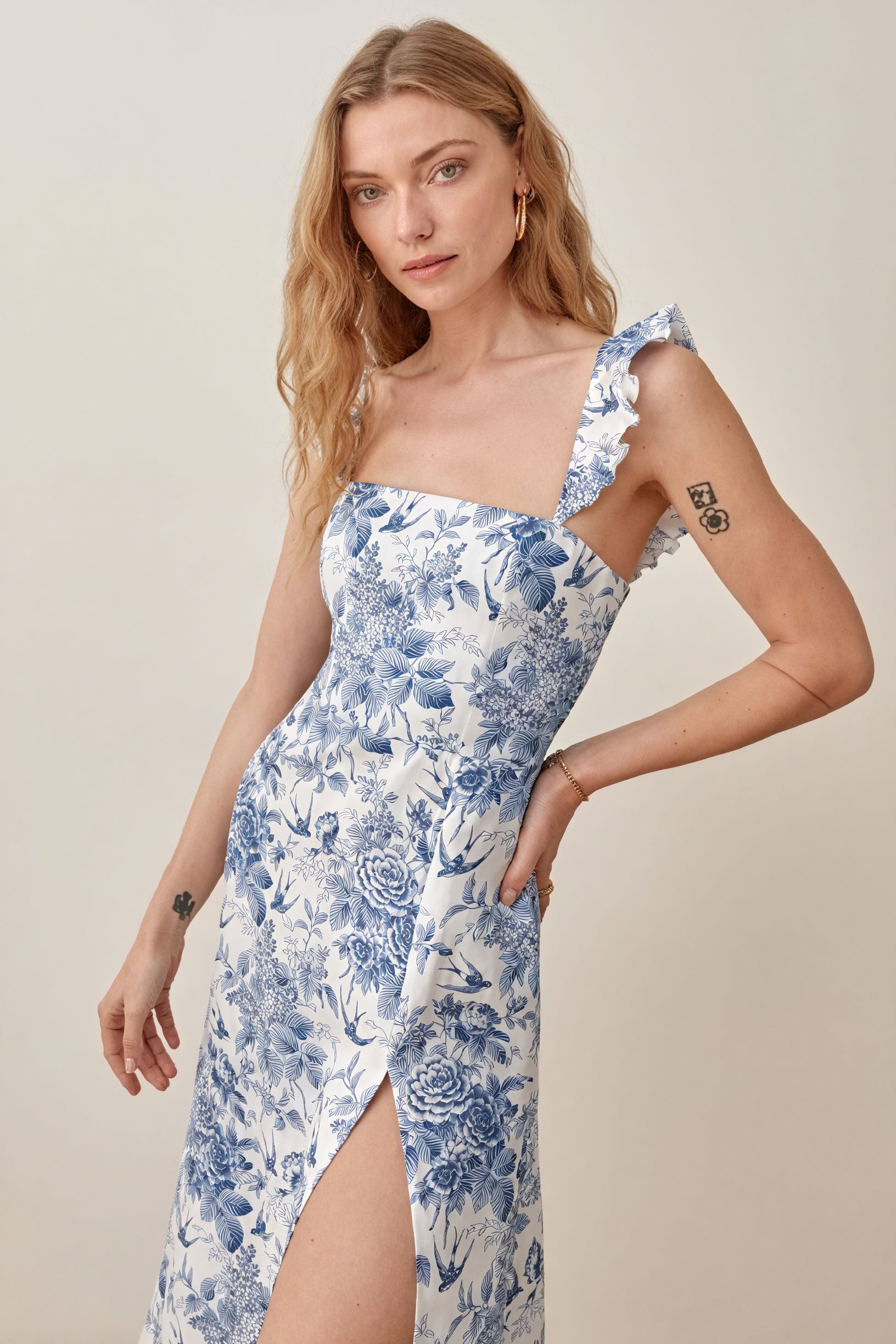 Sommerliches Midi-Kleid mit floralem Print