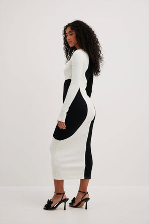 Asymmetrisches Strick-Midikleid