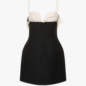 Elegantes Kleid mit floralen Akzenten